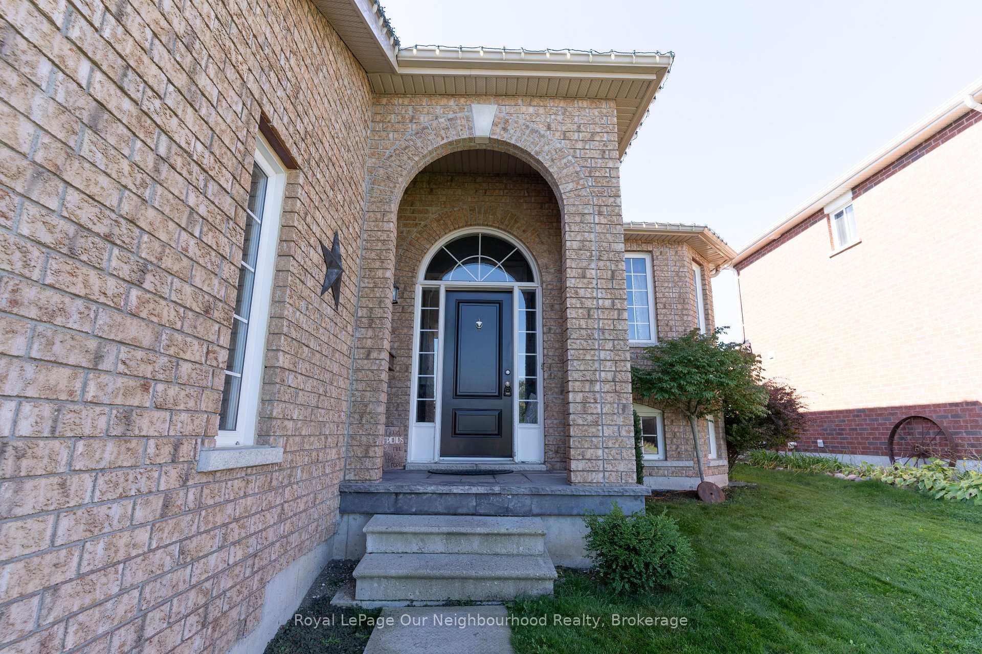 Photo 2 of 99 Sweetnam Drive, Kawartha Lakes, Lindsay — HOMEH