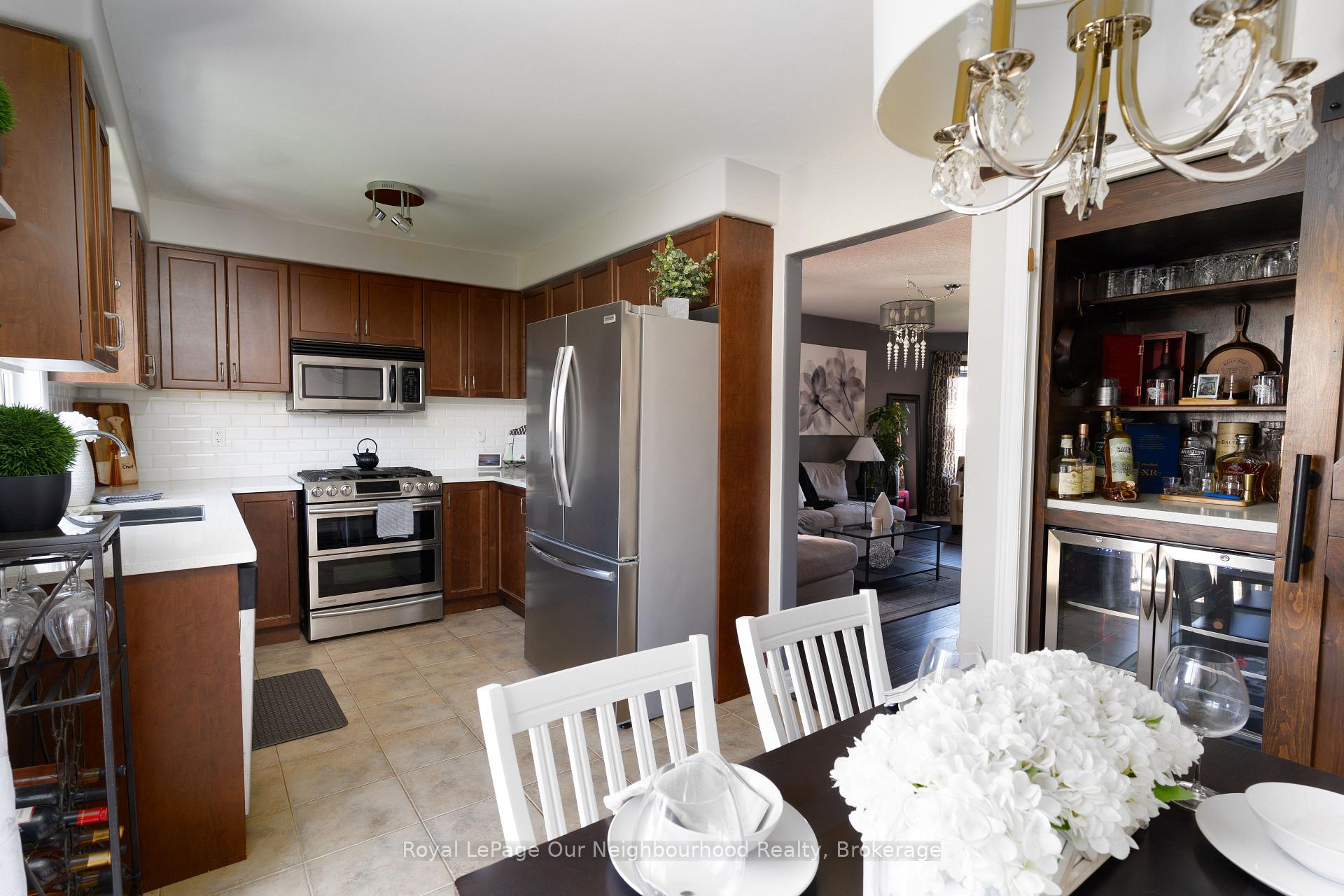 Photo 7 of 99 Sweetnam Drive, Kawartha Lakes, Lindsay — HOMEH
