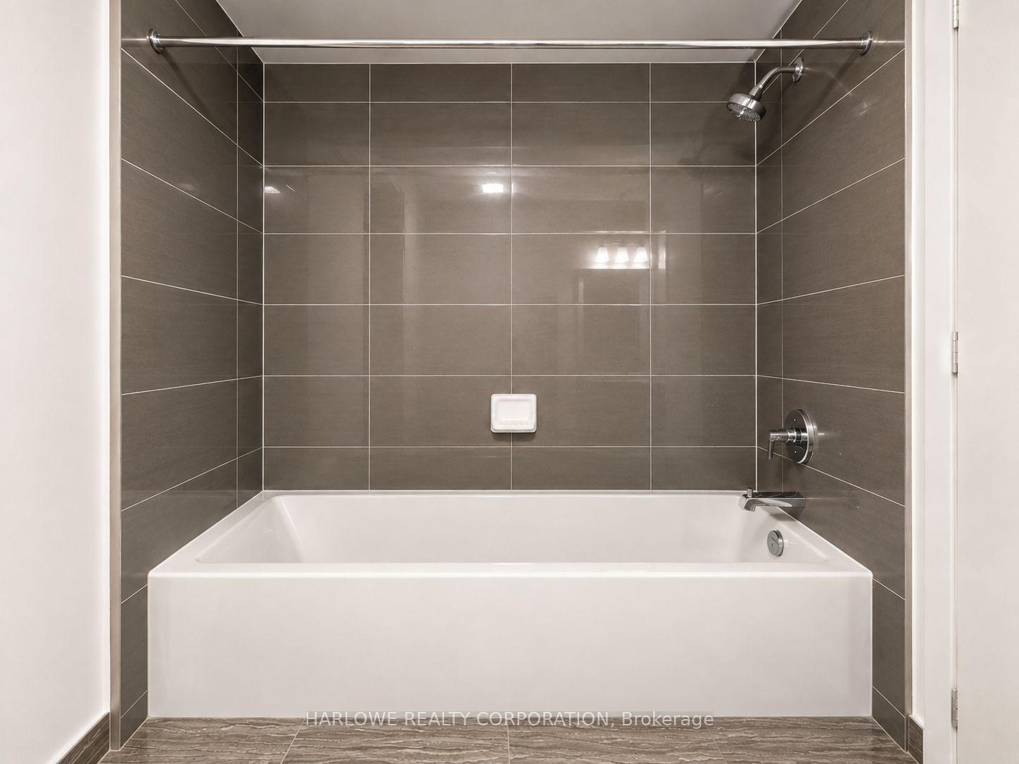 Photo 7 of Unit 1607, 105 Oneida Crescent, Richmond Hill, Langstaff — HOMEH