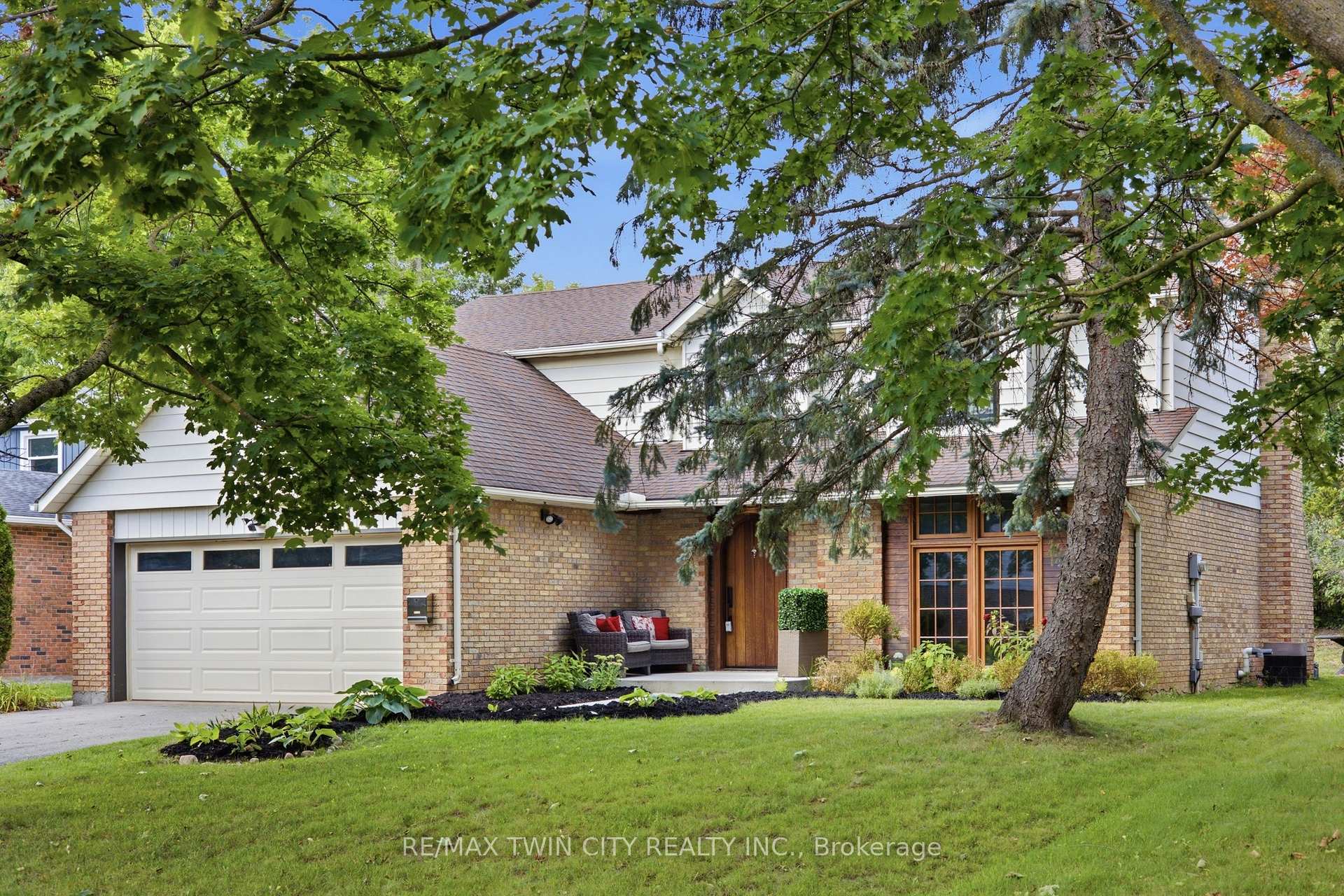 Photo 2 of 416 Clairbrook Crescent, Waterloo, Upper Beechwood — HOMEH