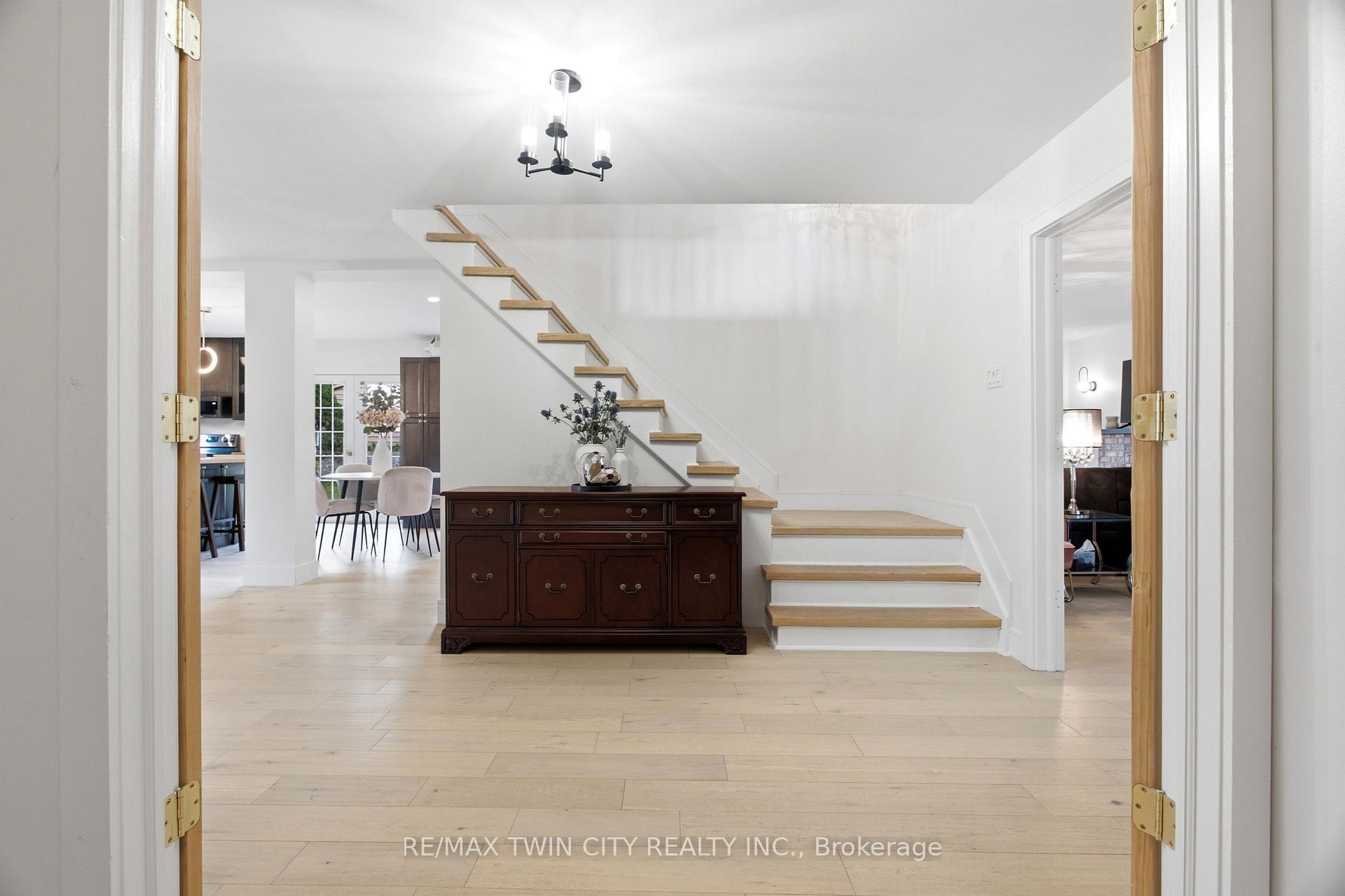Photo 7 of 416 Clairbrook Crescent, Waterloo, Upper Beechwood — HOMEH