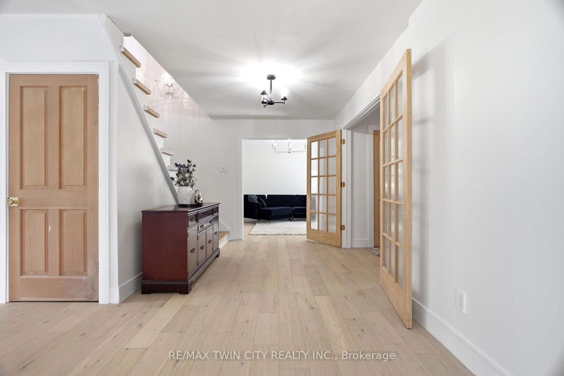 Photo 8 of 416 Clairbrook Crescent, Waterloo, Upper Beechwood — HOMEH