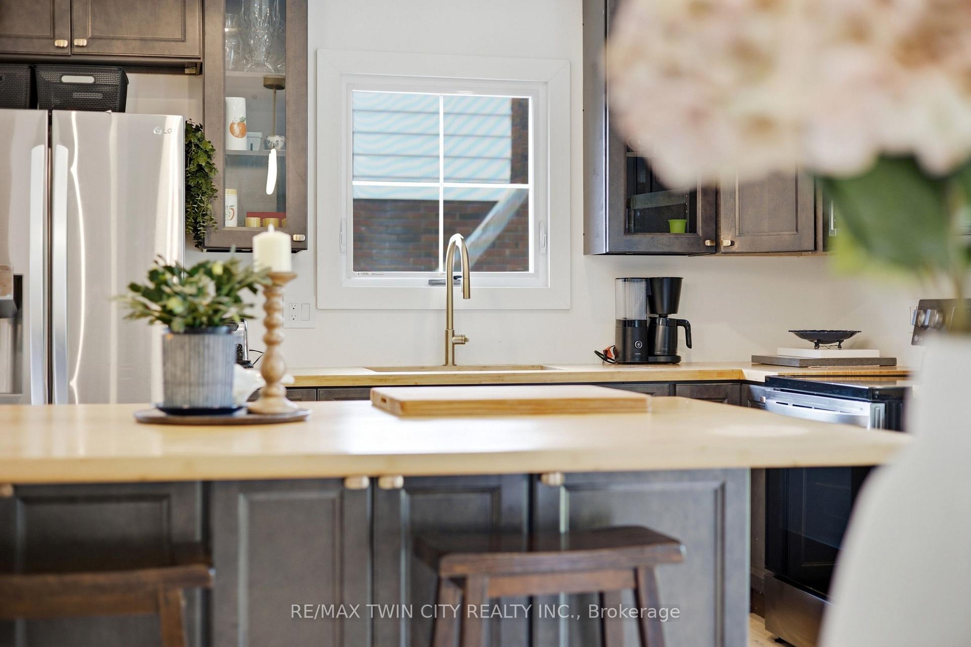 Photo 12 of 416 Clairbrook Crescent, Waterloo, Upper Beechwood — HOMEH