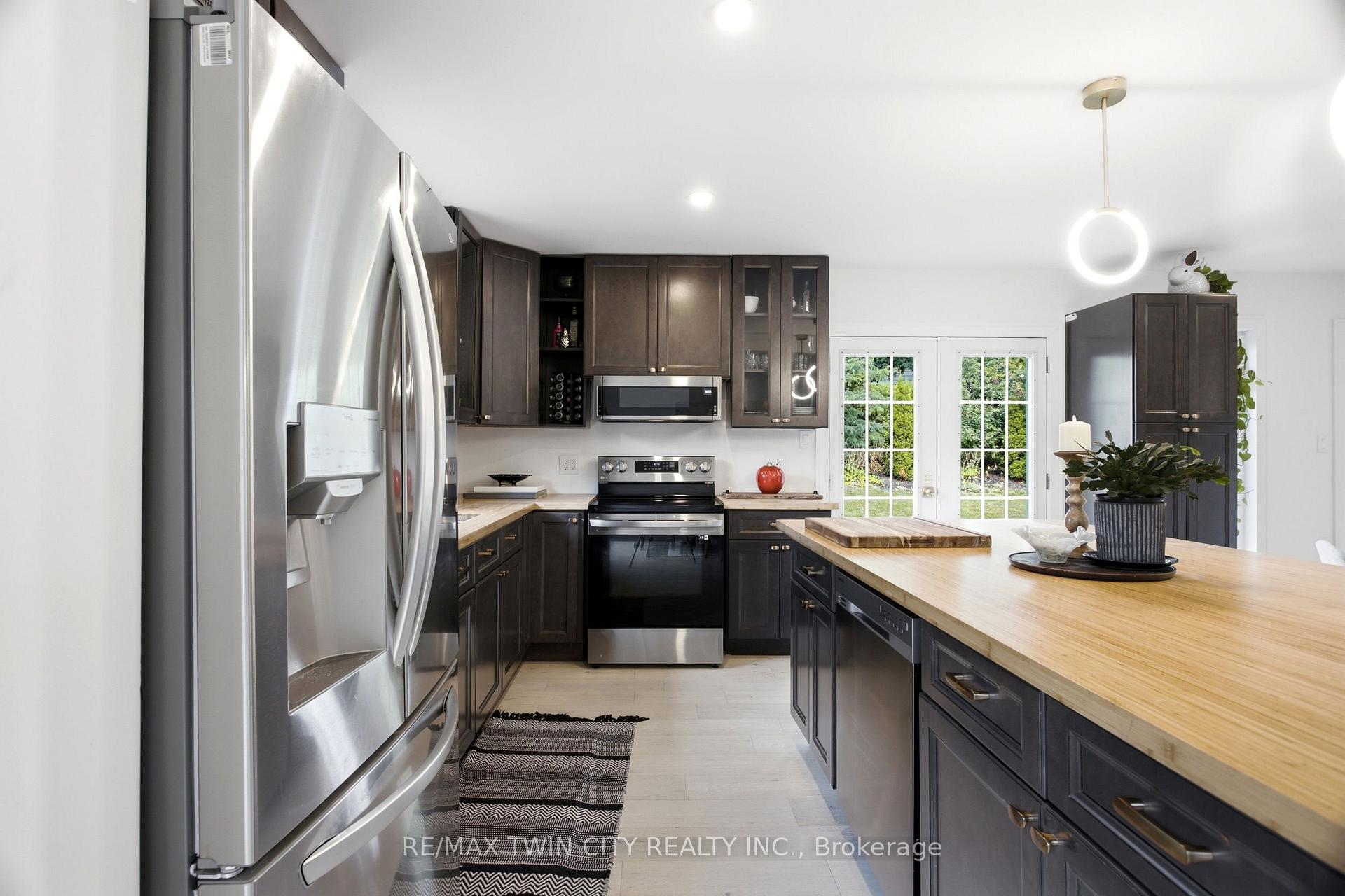 Photo 13 of 416 Clairbrook Crescent, Waterloo, Upper Beechwood — HOMEH