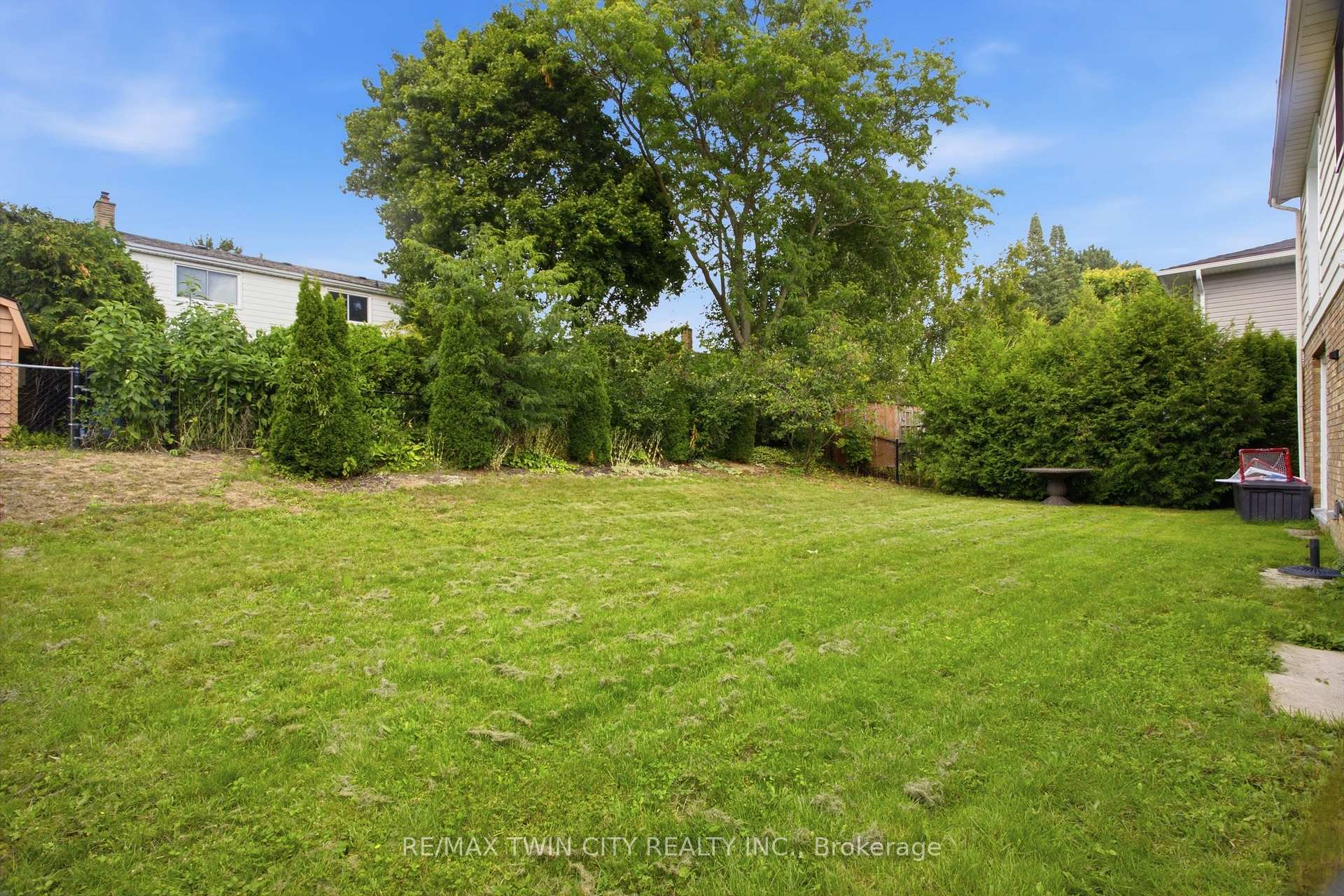 Photo 47 of 416 Clairbrook Crescent, Waterloo, Upper Beechwood — HOMEH