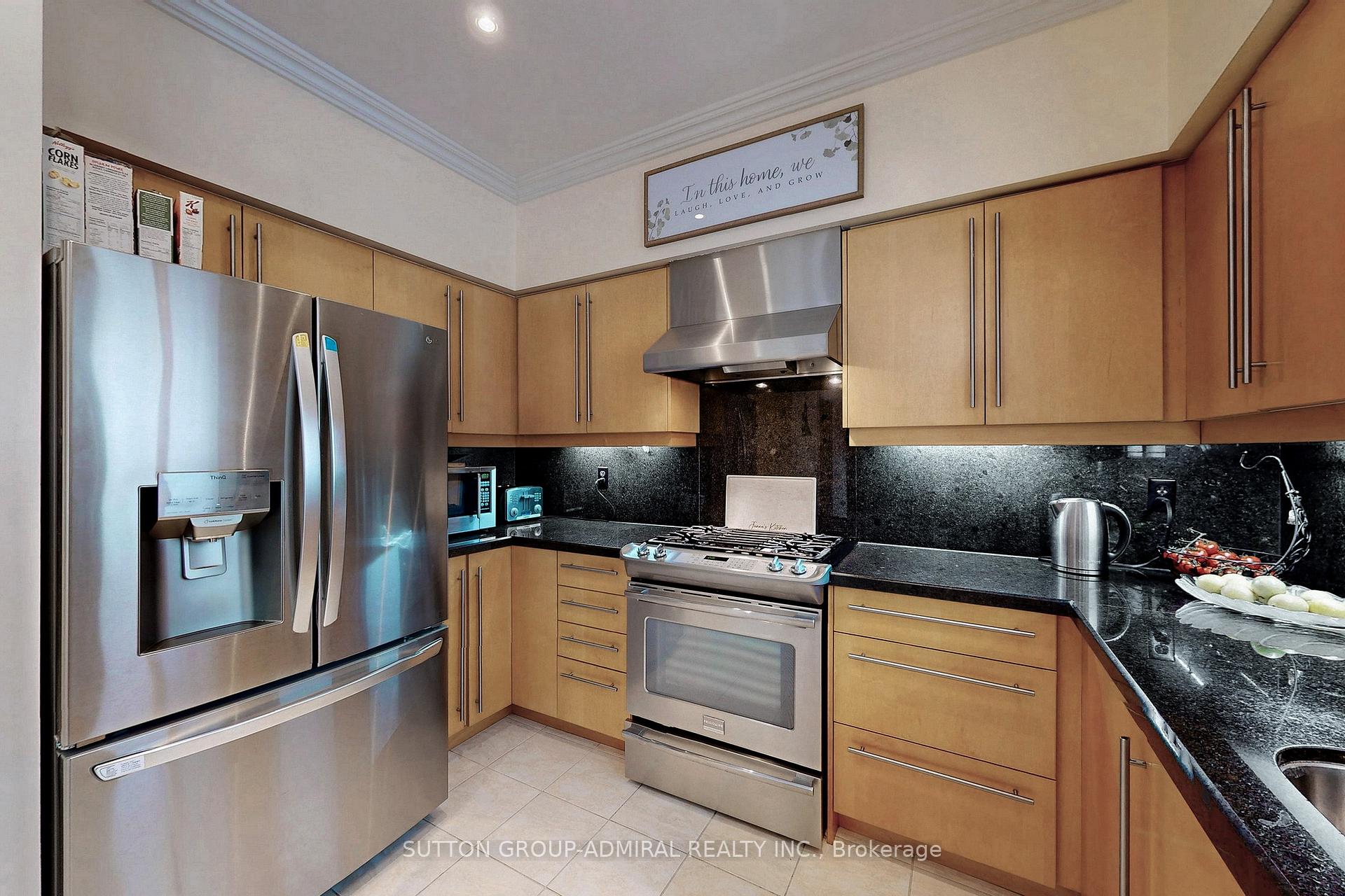 Photo 10 of 66 Tuscana Boulevard, Vaughan, Patterson — HOMEH