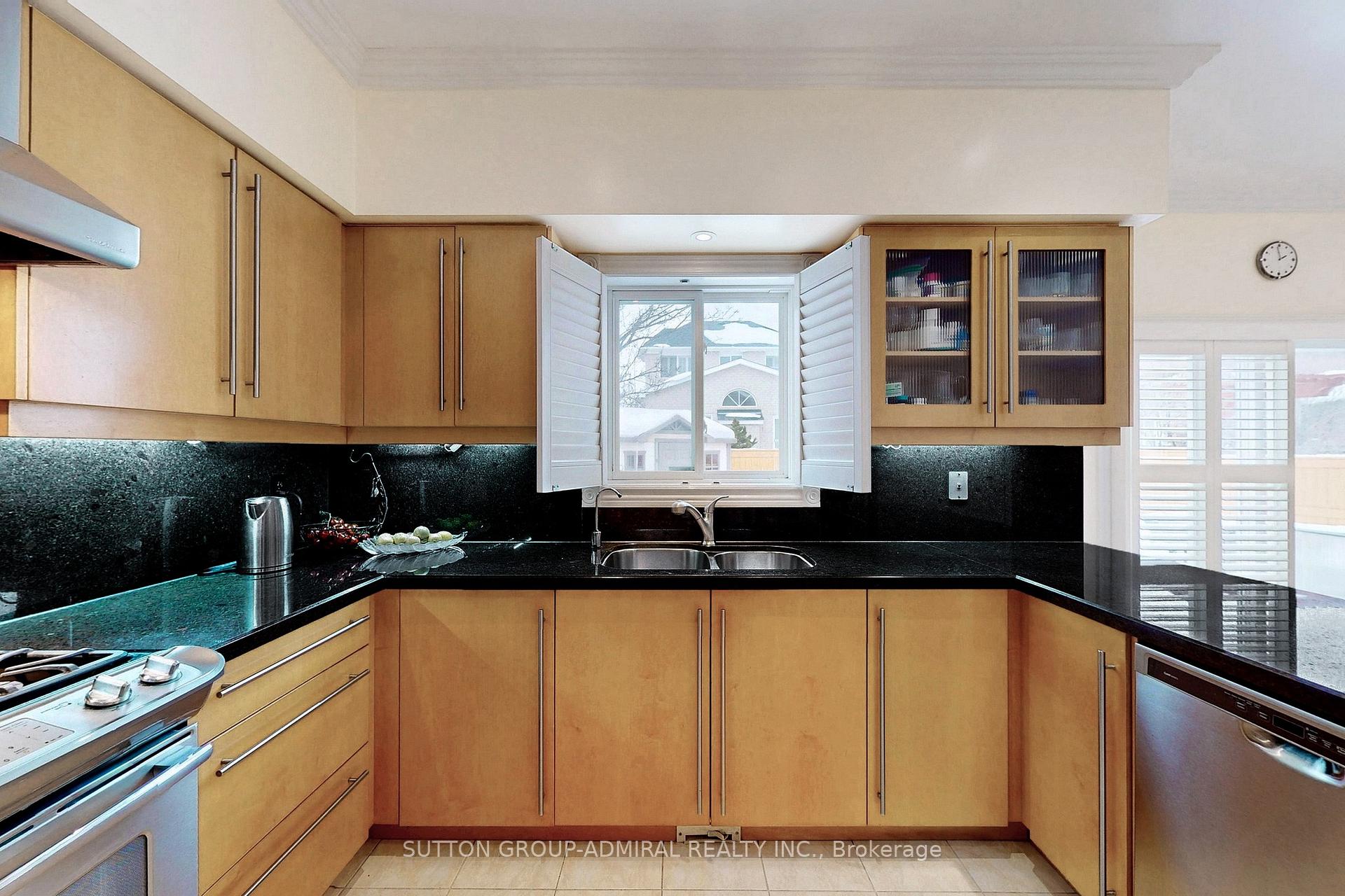 Photo 12 of 66 Tuscana Boulevard, Vaughan, Patterson — HOMEH