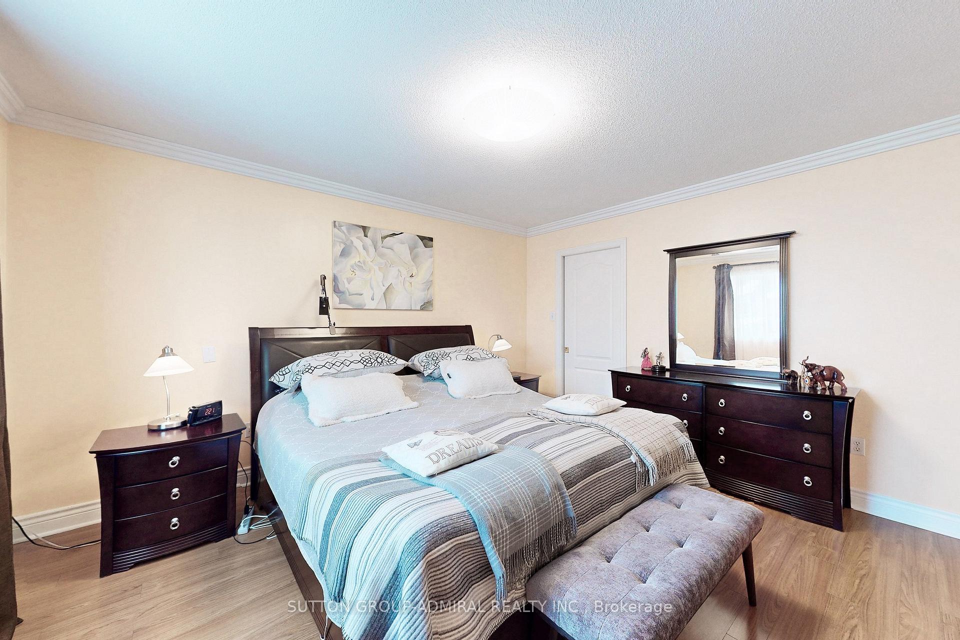 Photo 24 of 66 Tuscana Boulevard, Vaughan, Patterson — HOMEH