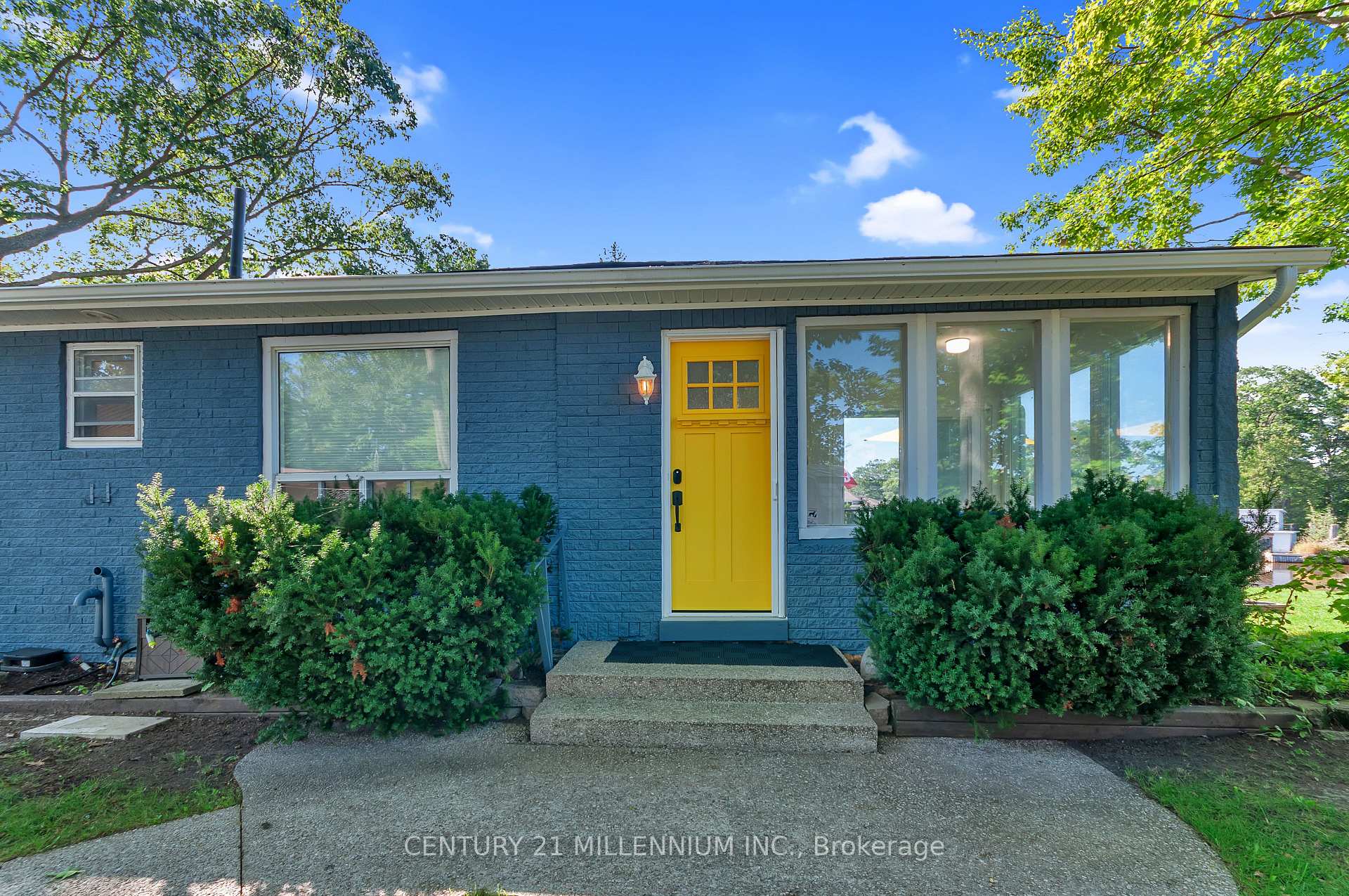 Photo 8 of 68 Edgewater Road, Wasaga Beach — HOMEH