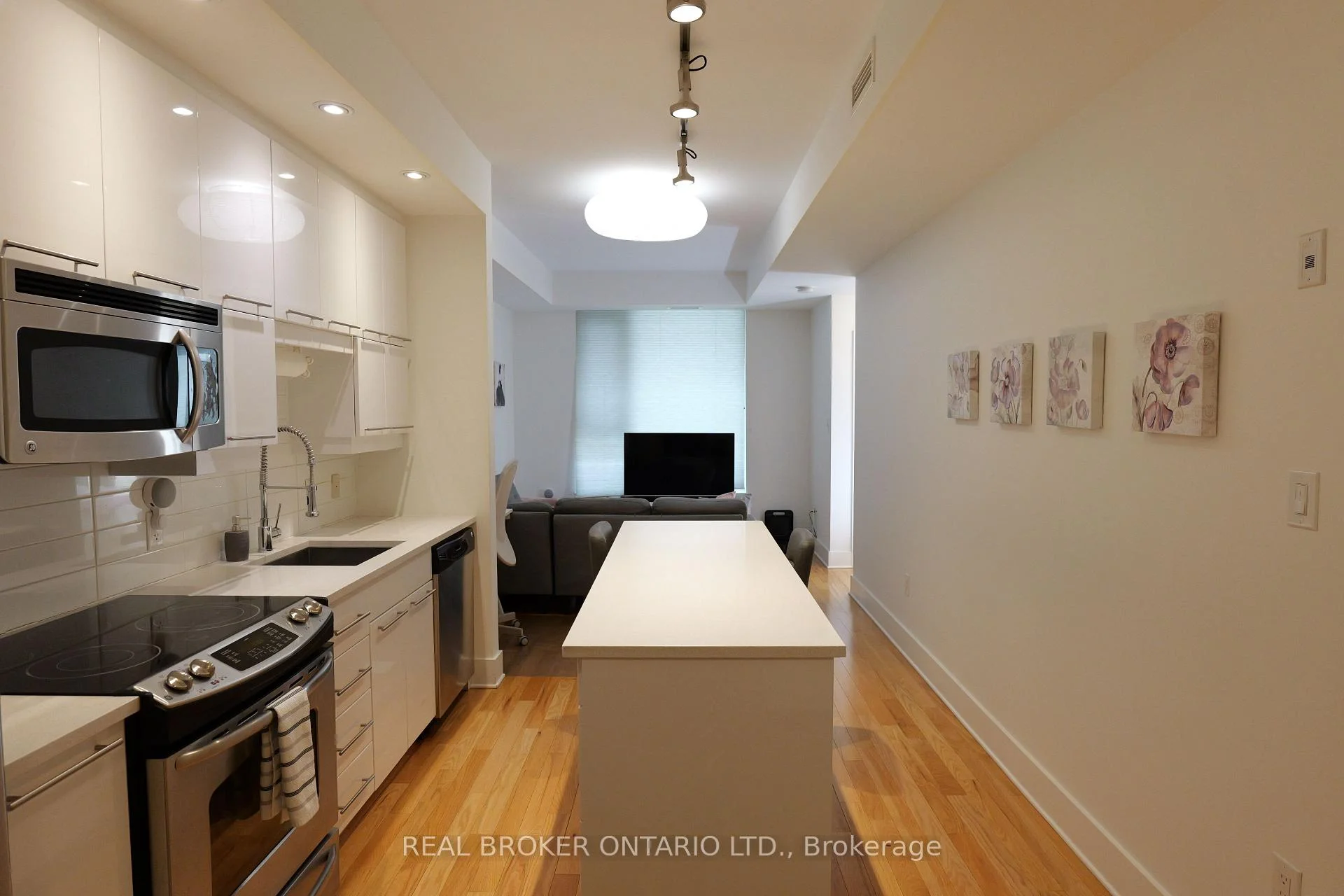 Photo 5 of Unit 302, 101 Richmond Road, Ottawa, Westboro South — HOMEH