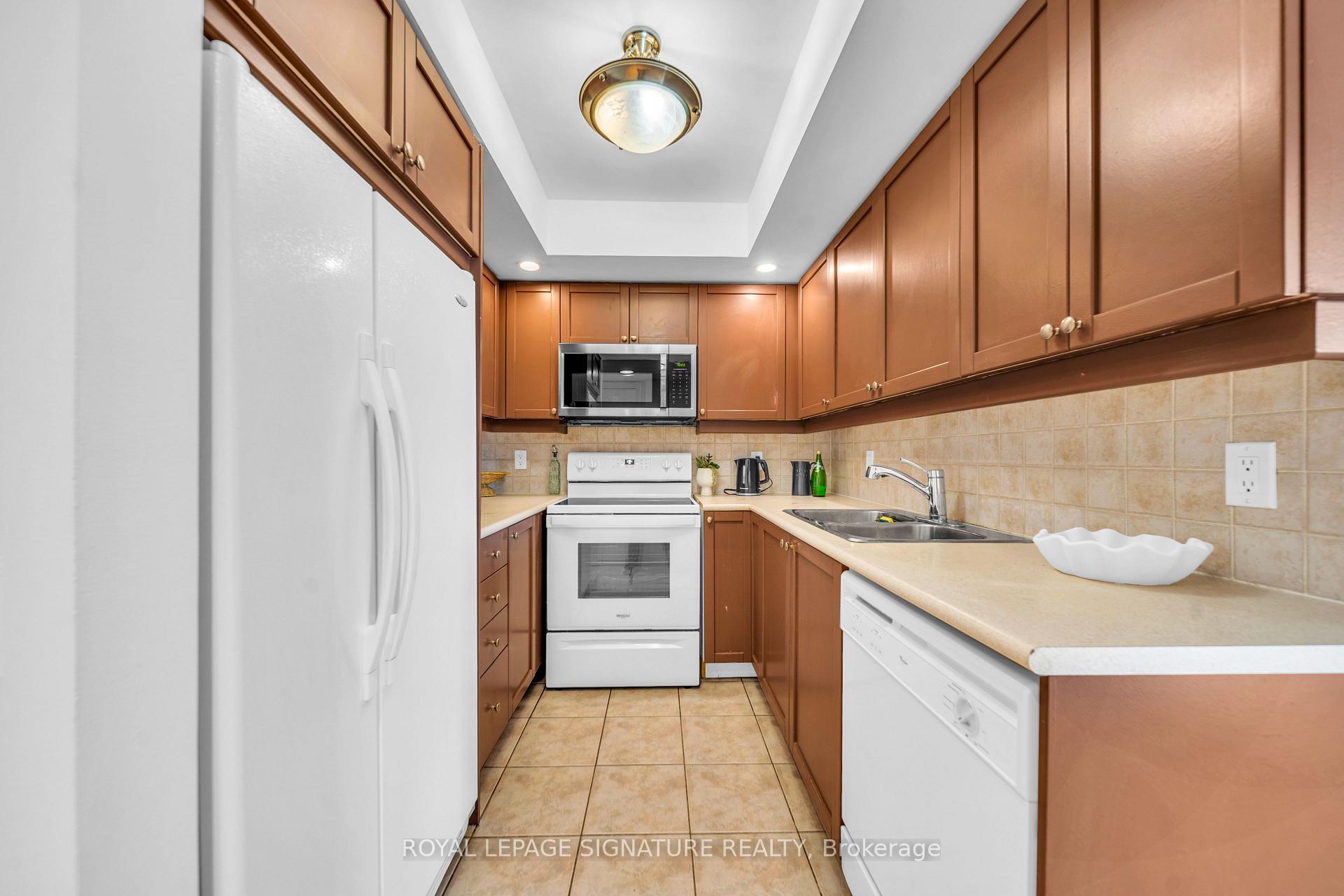 Photo 4 of Unit 2122, 15 Northtown Way, North York, Willowdale East — HOMEH
