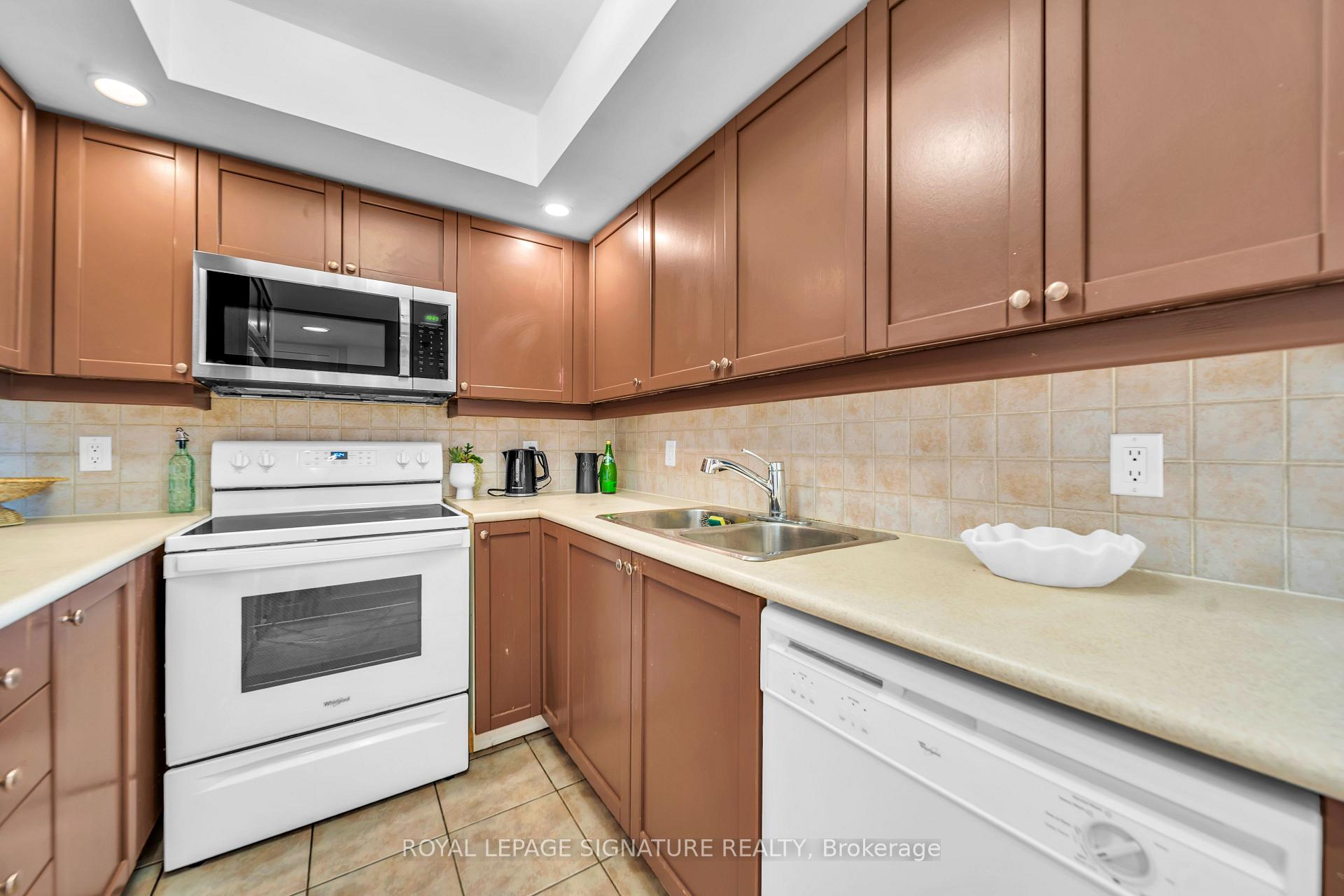 Photo 5 of Unit 2122, 15 Northtown Way, North York, Willowdale East — HOMEH