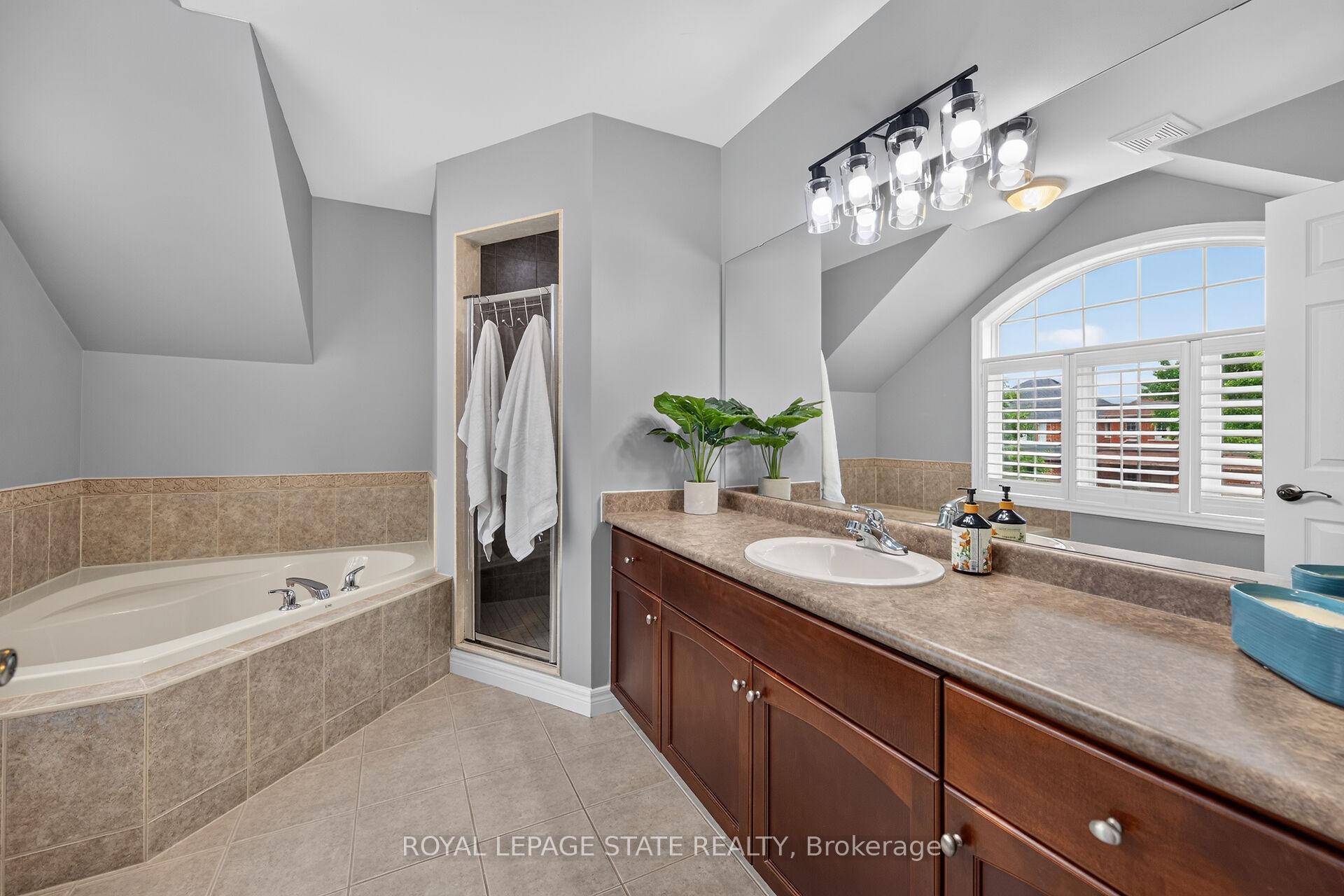 Photo 23 of 43 Wilbur Drive, Hamilton, Binbrook — HOMEH