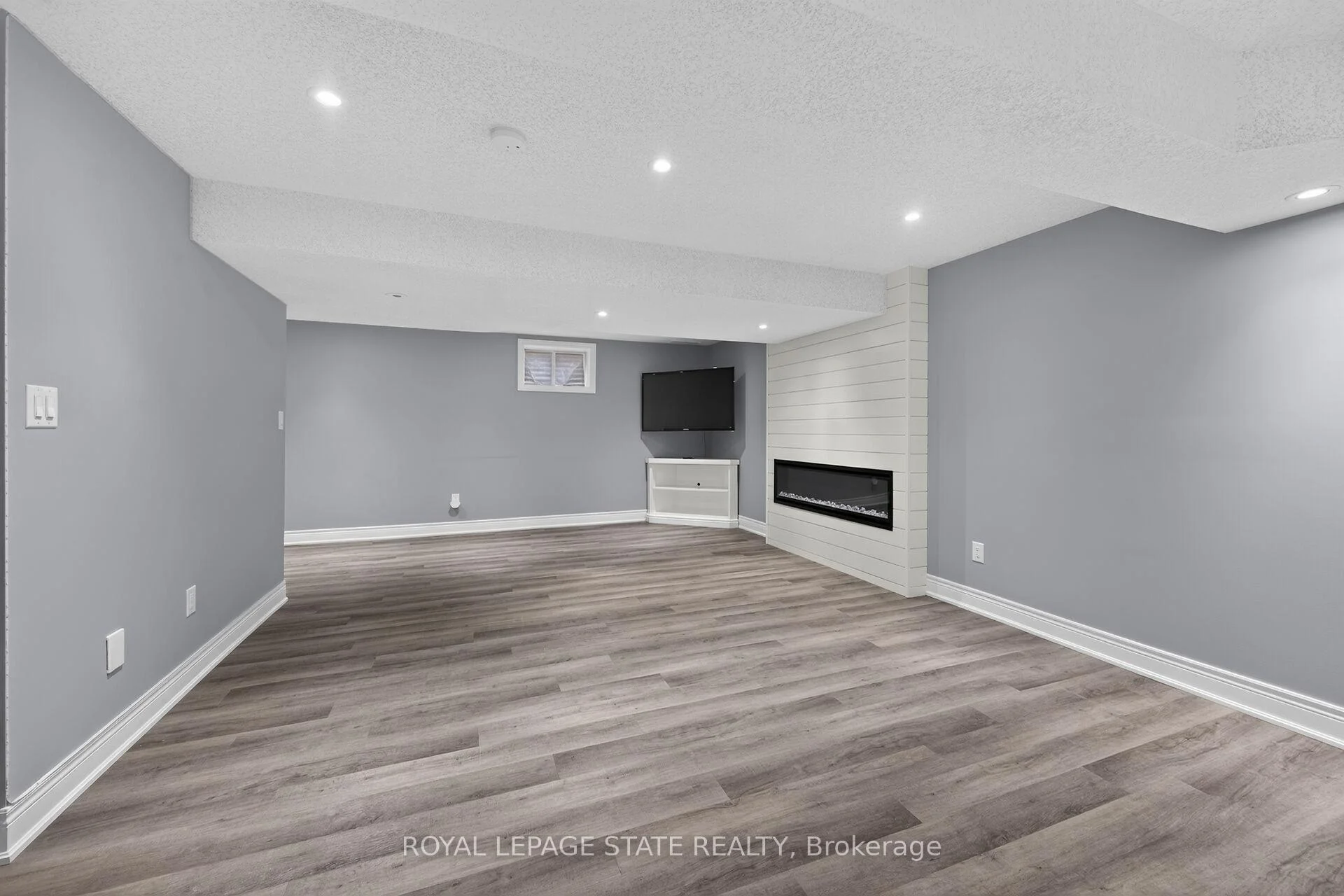 Photo 34 of 43 Wilbur Drive, Hamilton, Binbrook — HOMEH