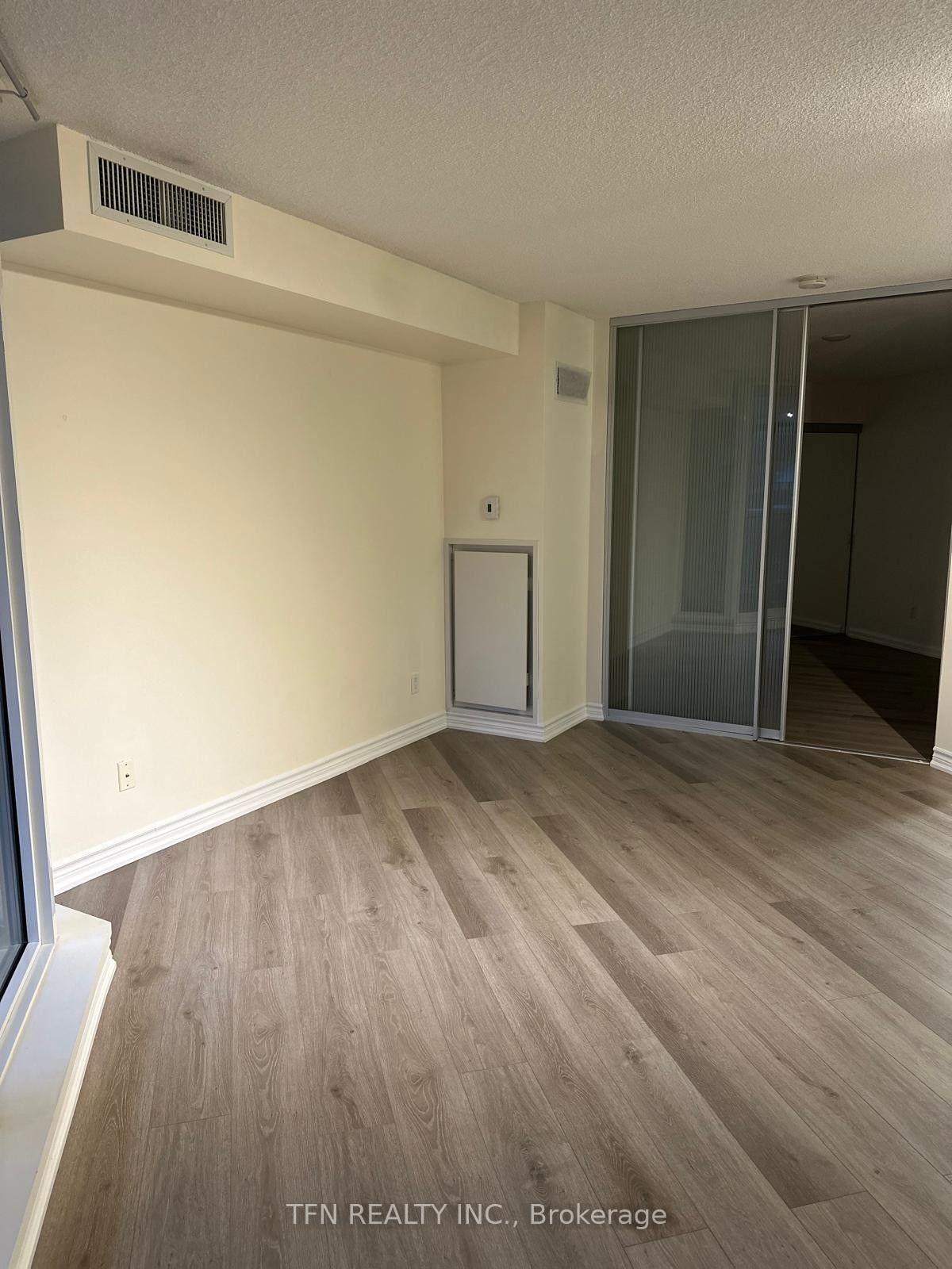 Photo 3 of 111 Elizabeth Street, Toronto, Bay Street Corridor — HOMEH
