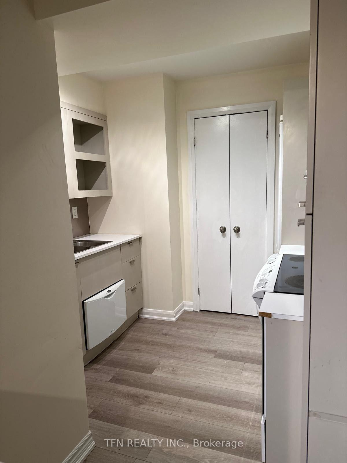 Photo 10 of 111 Elizabeth Street, Toronto, Bay Street Corridor — HOMEH