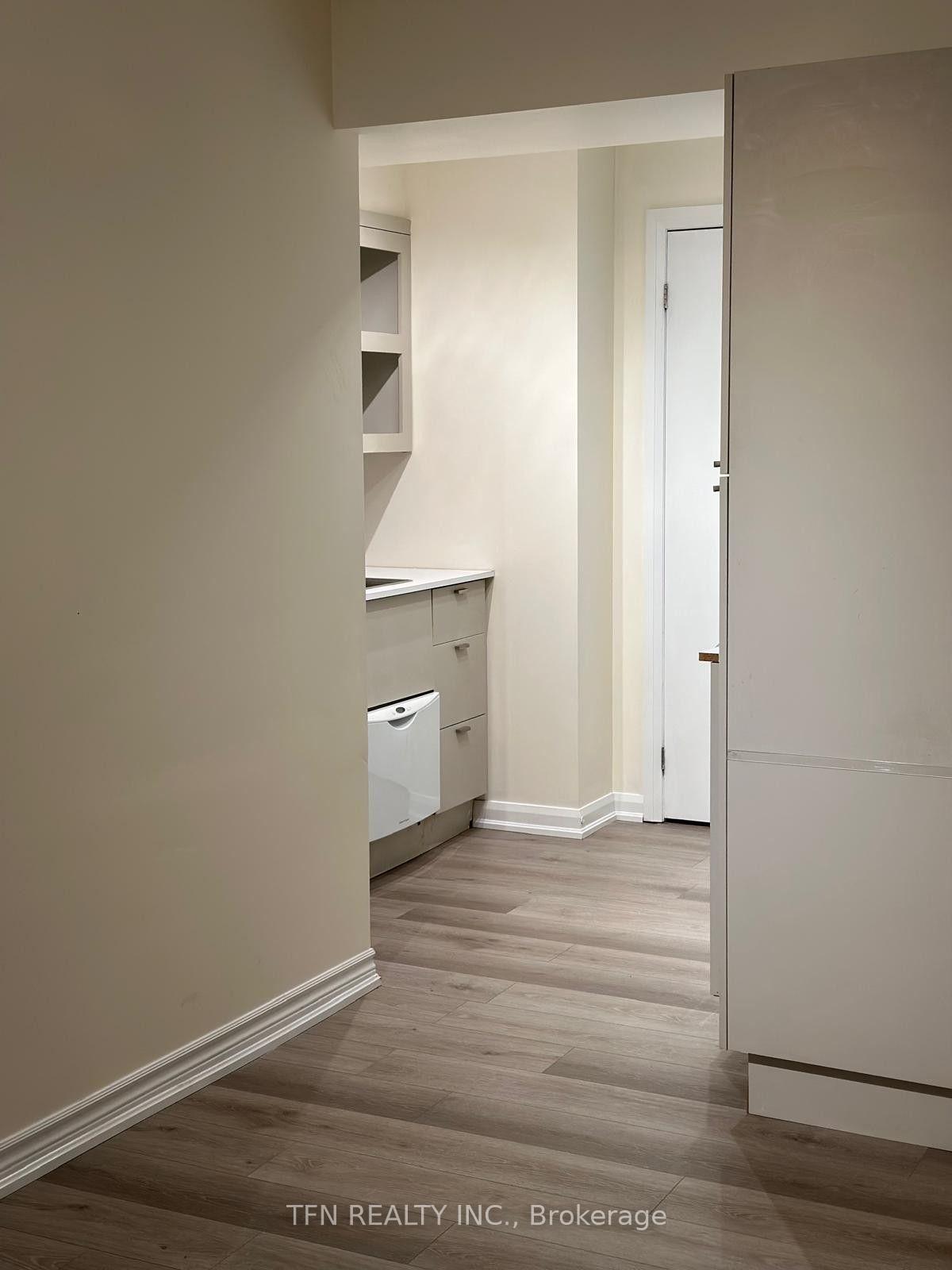 Photo 11 of 111 Elizabeth Street, Toronto, Bay Street Corridor — HOMEH