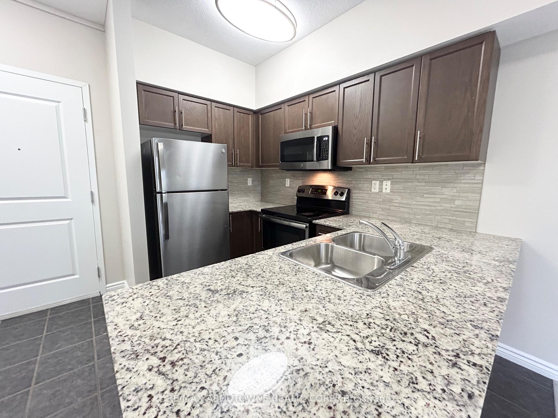 Photo 4 of Unit 102, 5 Rittenhouse Road, Kitchener, Country Hills West — HOMEH