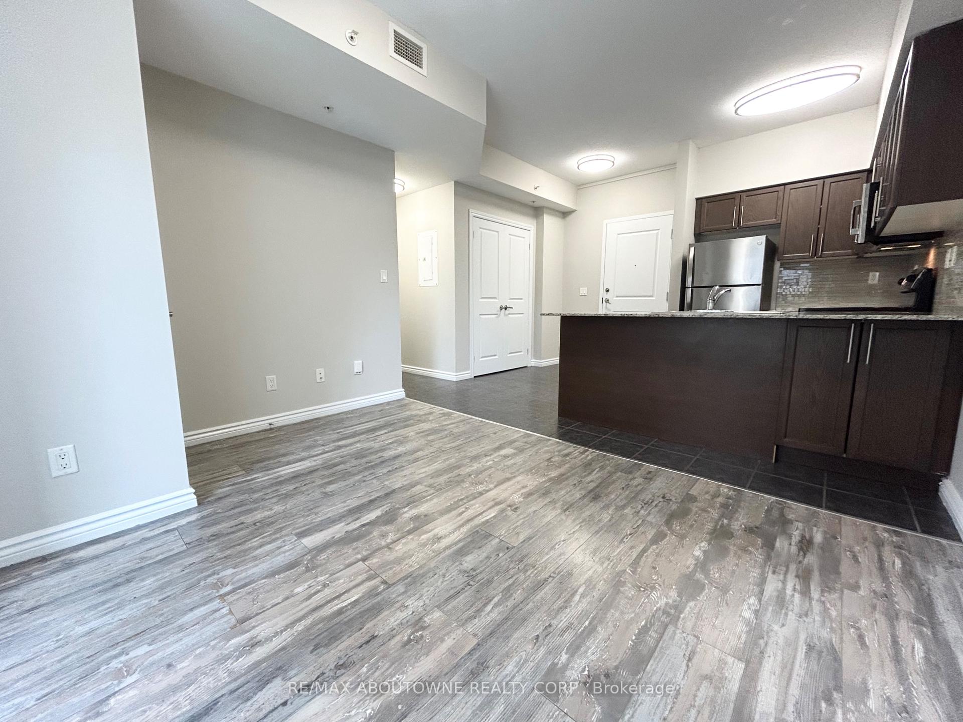 Photo 5 of Unit 102, 5 Rittenhouse Road, Kitchener, Country Hills West — HOMEH