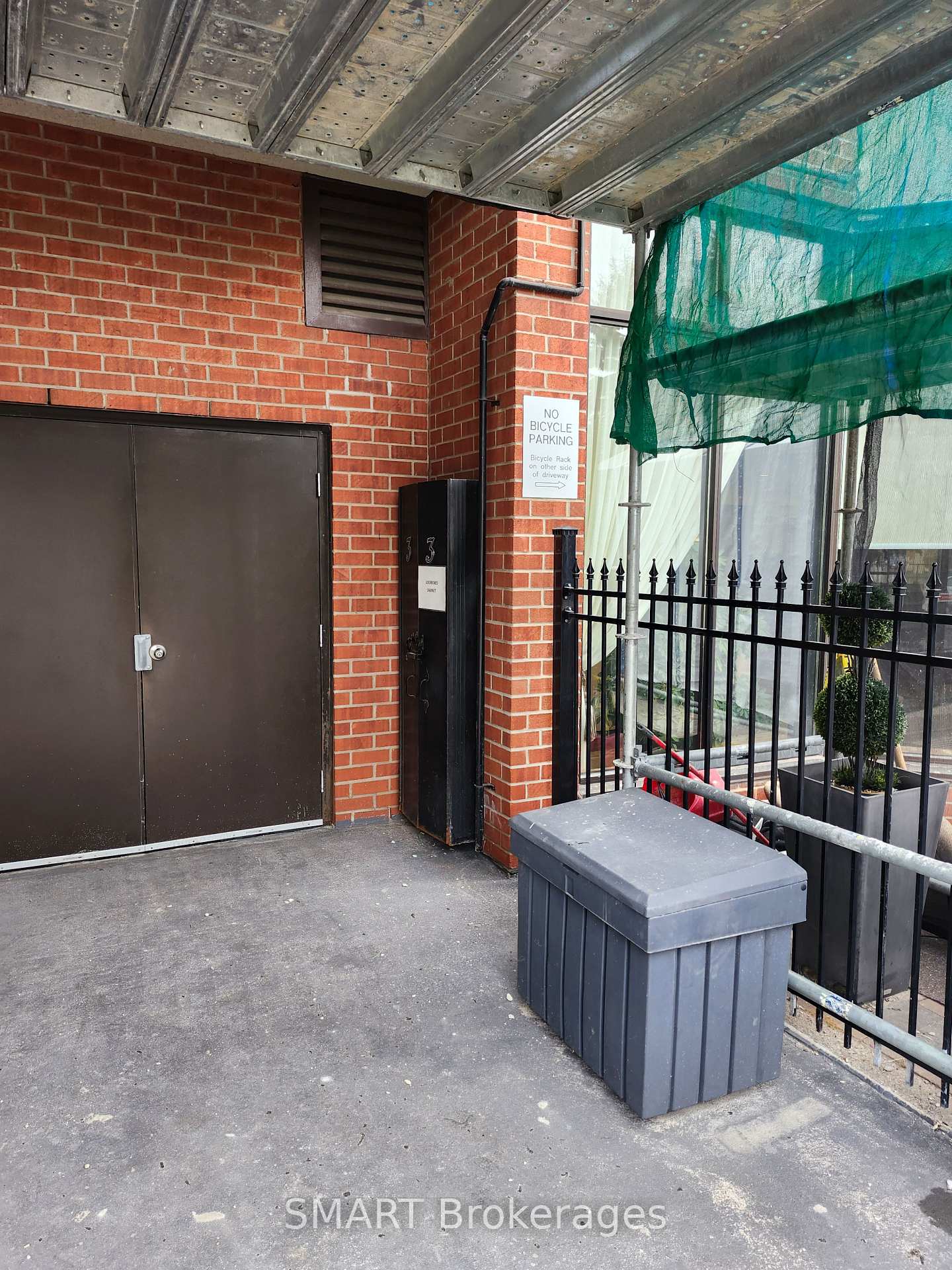 Photo 3 of Unit 103, 33 Weldrick Road E, Richmond Hill, Observatory — HOMEH