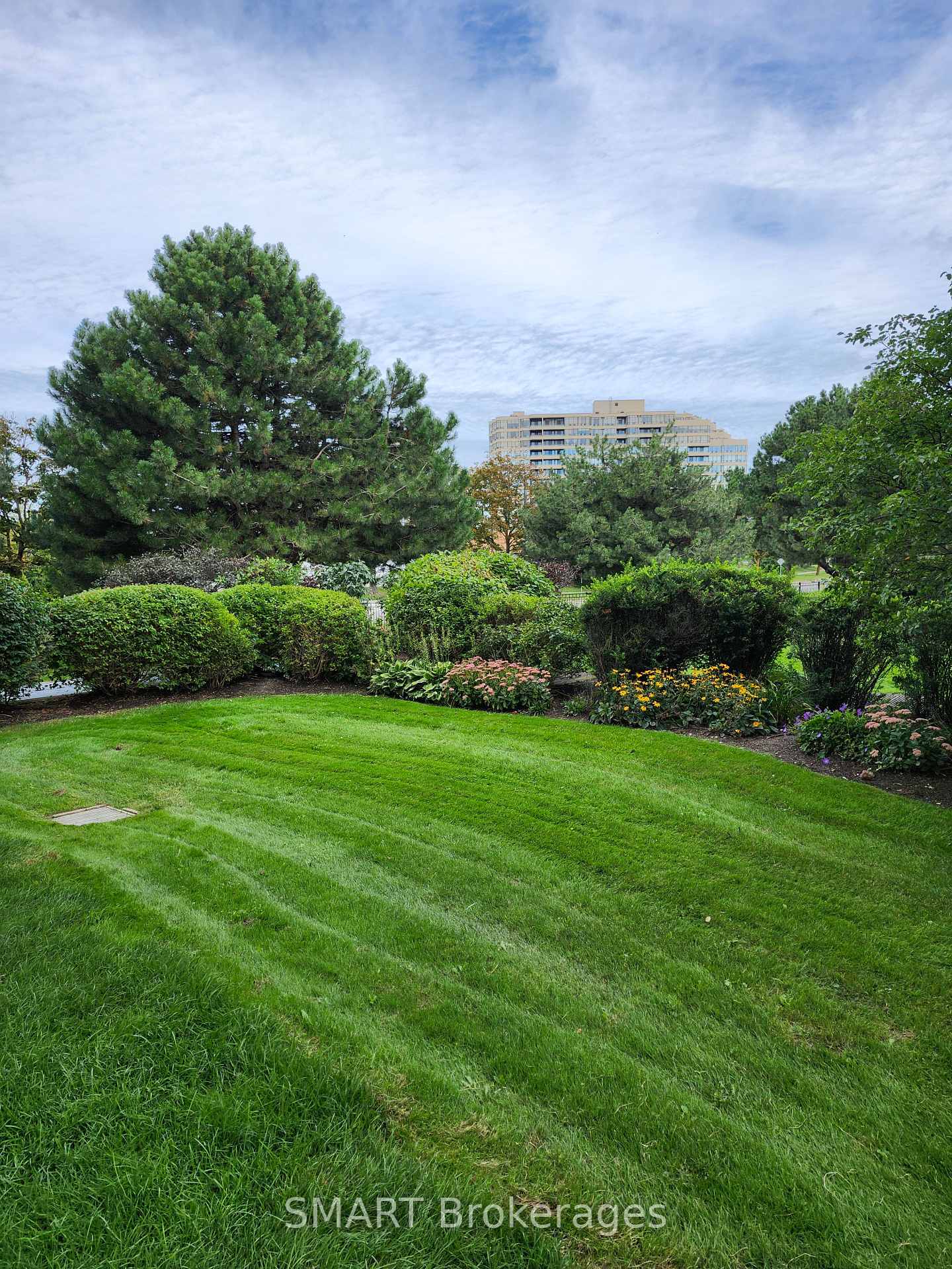 Photo 9 of Unit 103, 33 Weldrick Road E, Richmond Hill, Observatory — HOMEH
