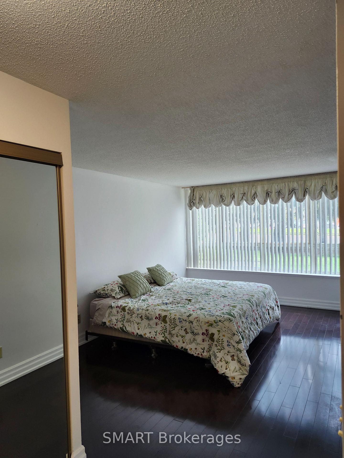 Photo 6 of Unit 103, 33 Weldrick Road E, Richmond Hill, Observatory — HOMEH