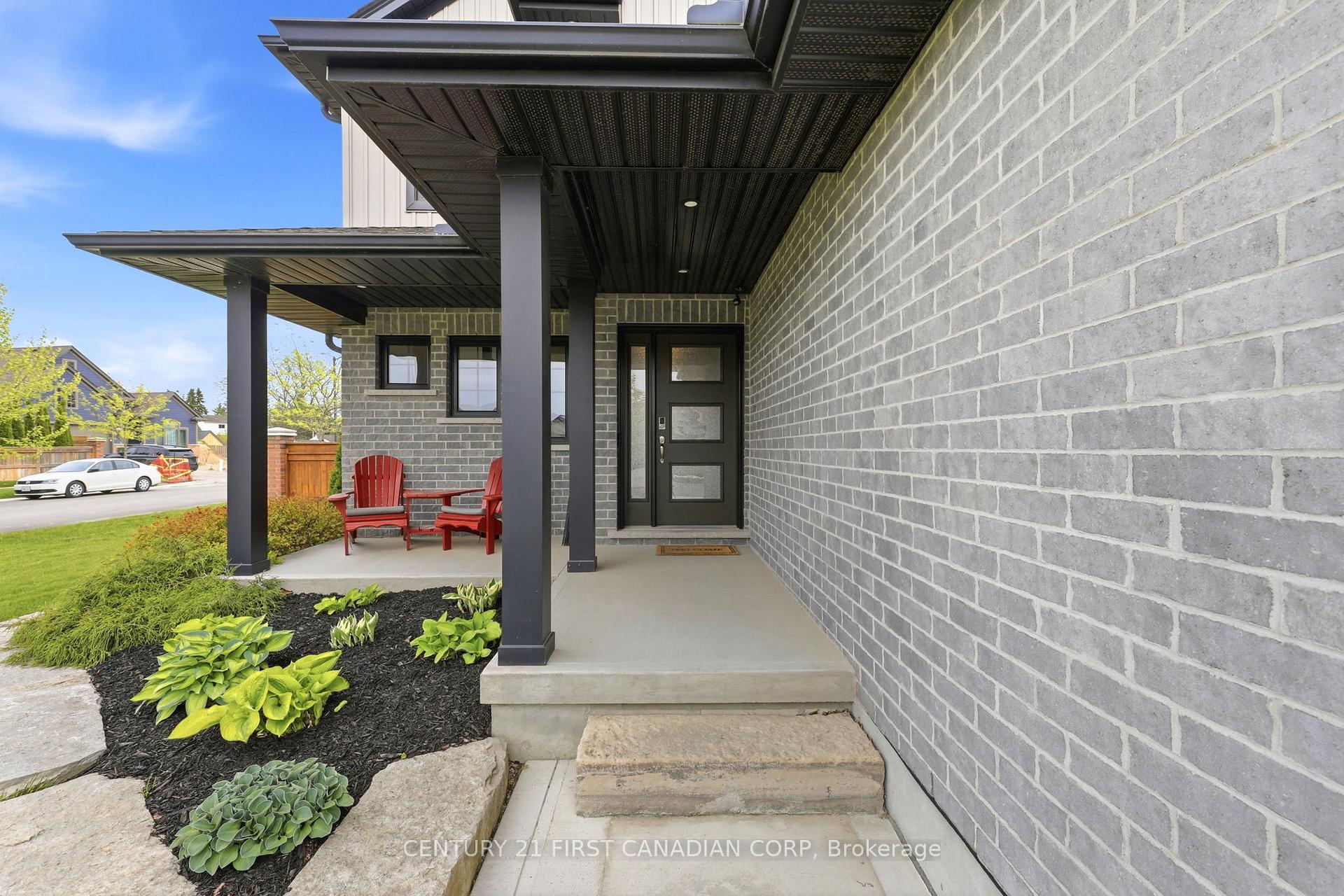 Photo 5 of 12 Glenwood Street, St. Thomas — HOMEH
