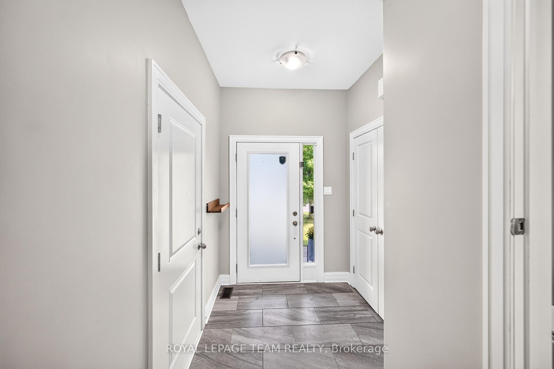 Photo 4 of 154 Woodhurst Crescent, Ottawa, Stittsville (South) — HOMEH