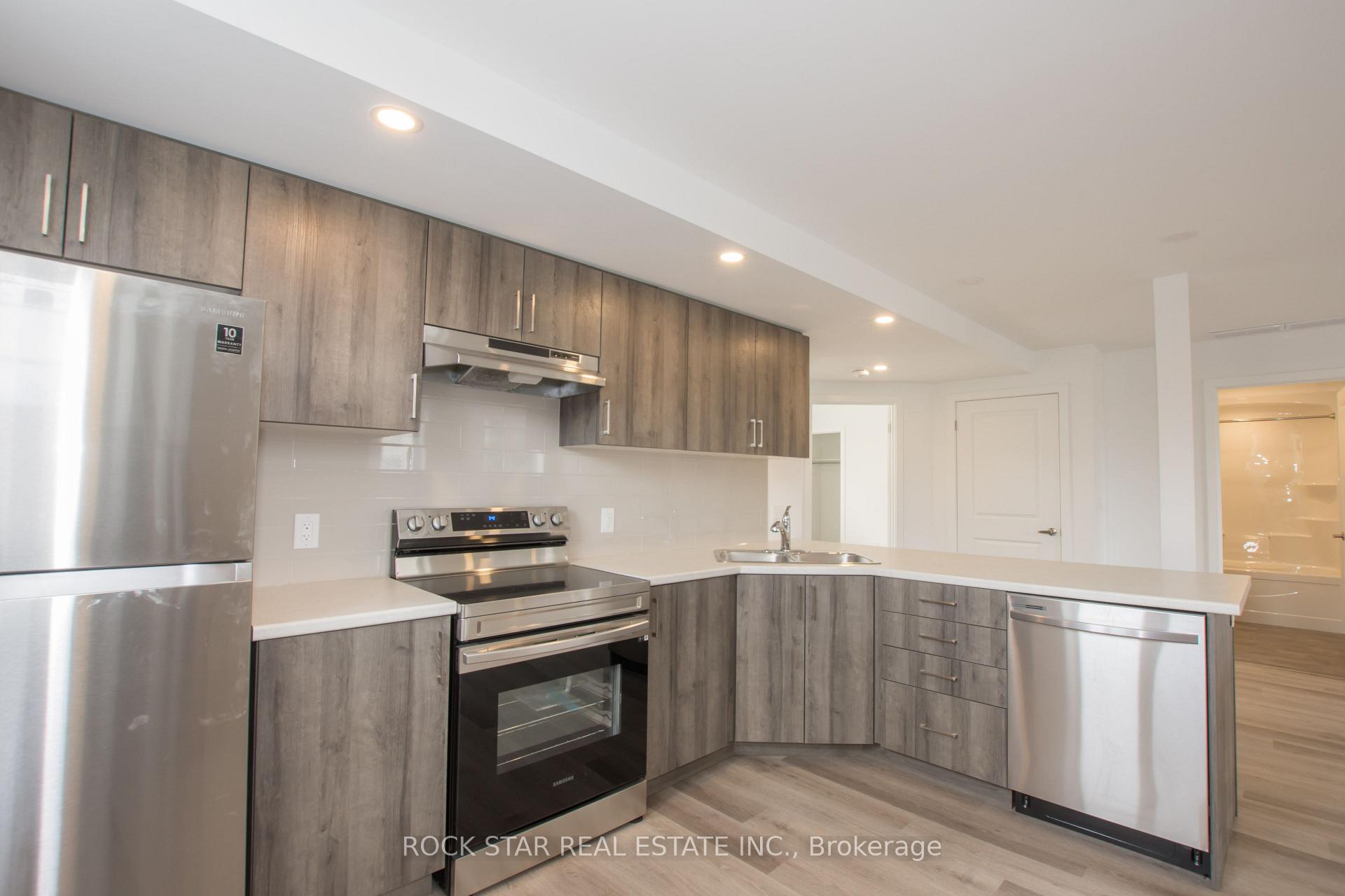 Photo 4 of Unit 114, 6591 Montrose Road, Niagara Falls, West Wood — HOMEH