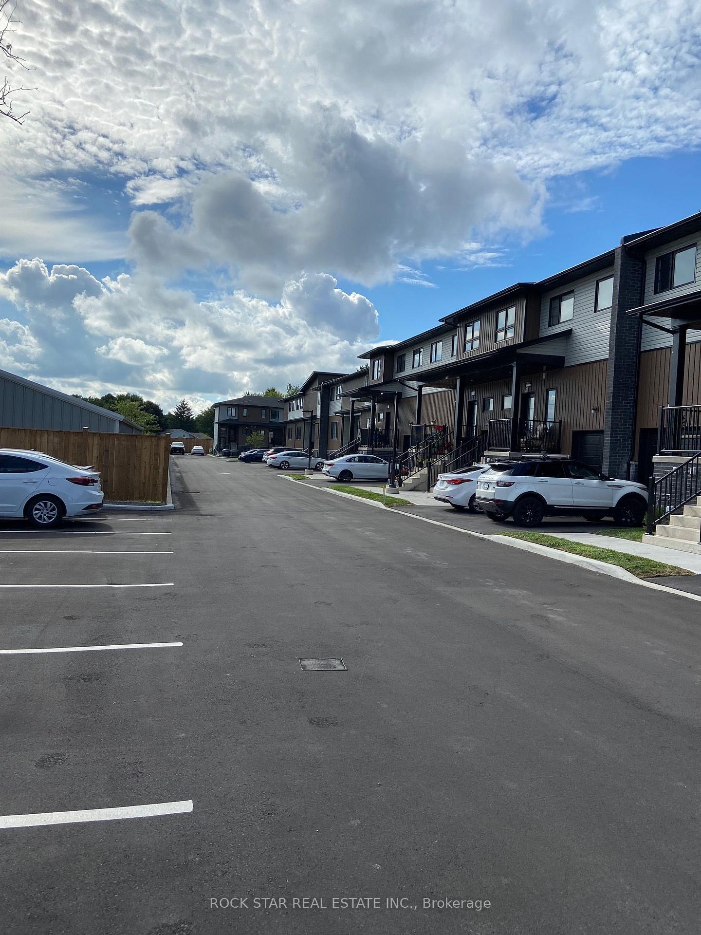 Photo 3 of Unit 114, 6591 Montrose Road, Niagara Falls, West Wood — HOMEH