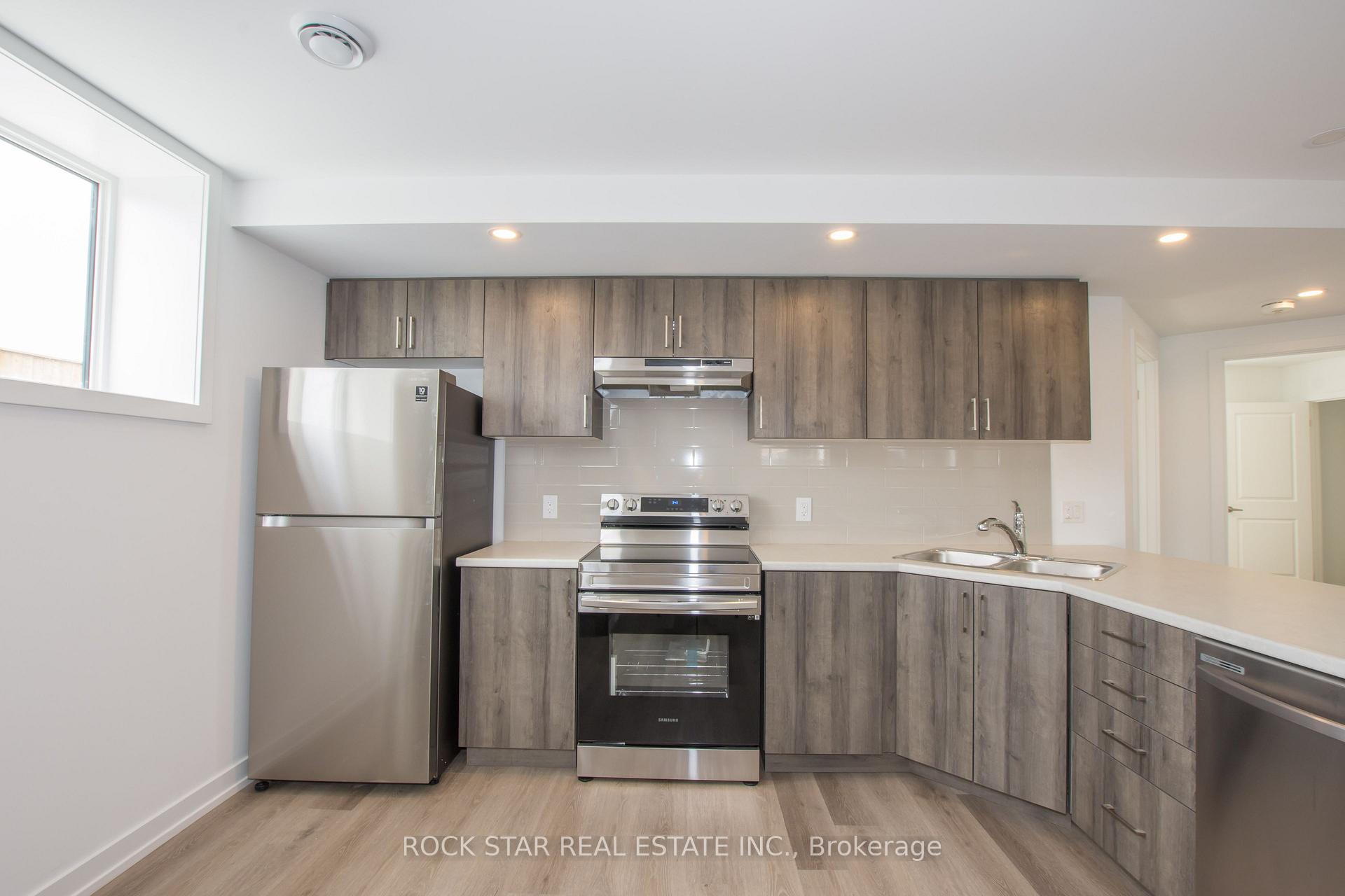 Photo 5 of Unit 114, 6591 Montrose Road, Niagara Falls, West Wood — HOMEH