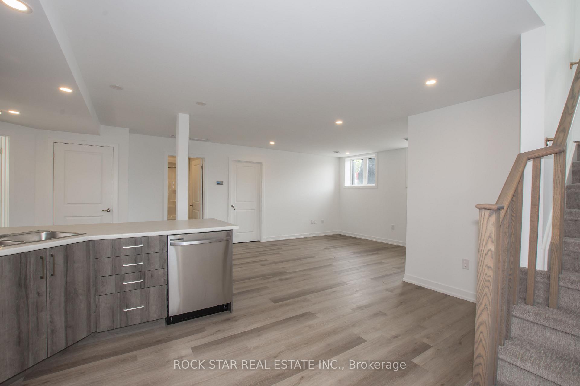 Photo 6 of Unit 114, 6591 Montrose Road, Niagara Falls, West Wood — HOMEH
