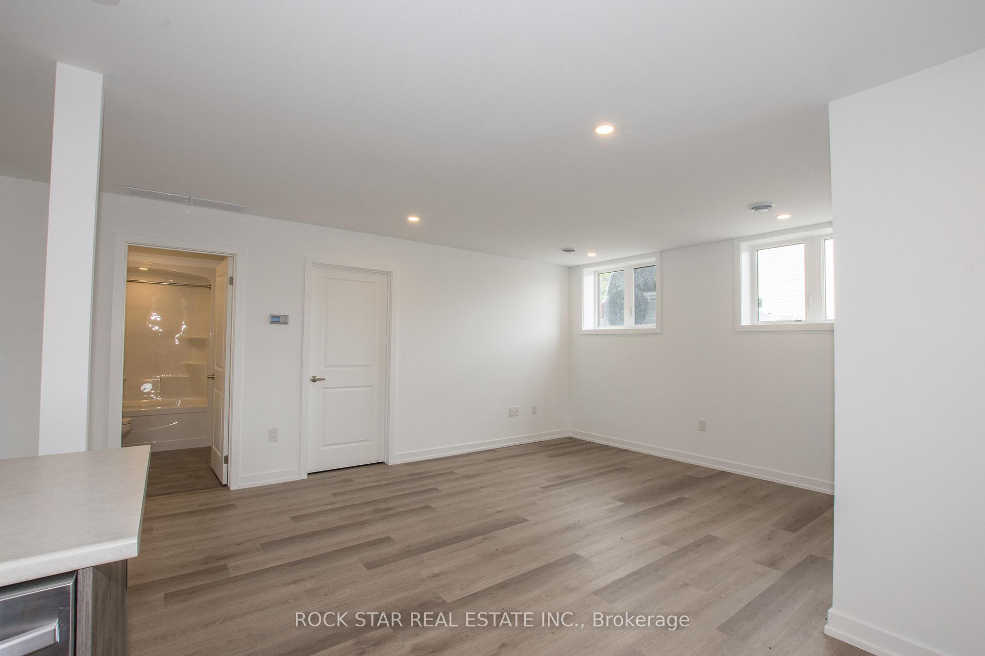 Photo 8 of Unit 114, 6591 Montrose Road, Niagara Falls, West Wood — HOMEH