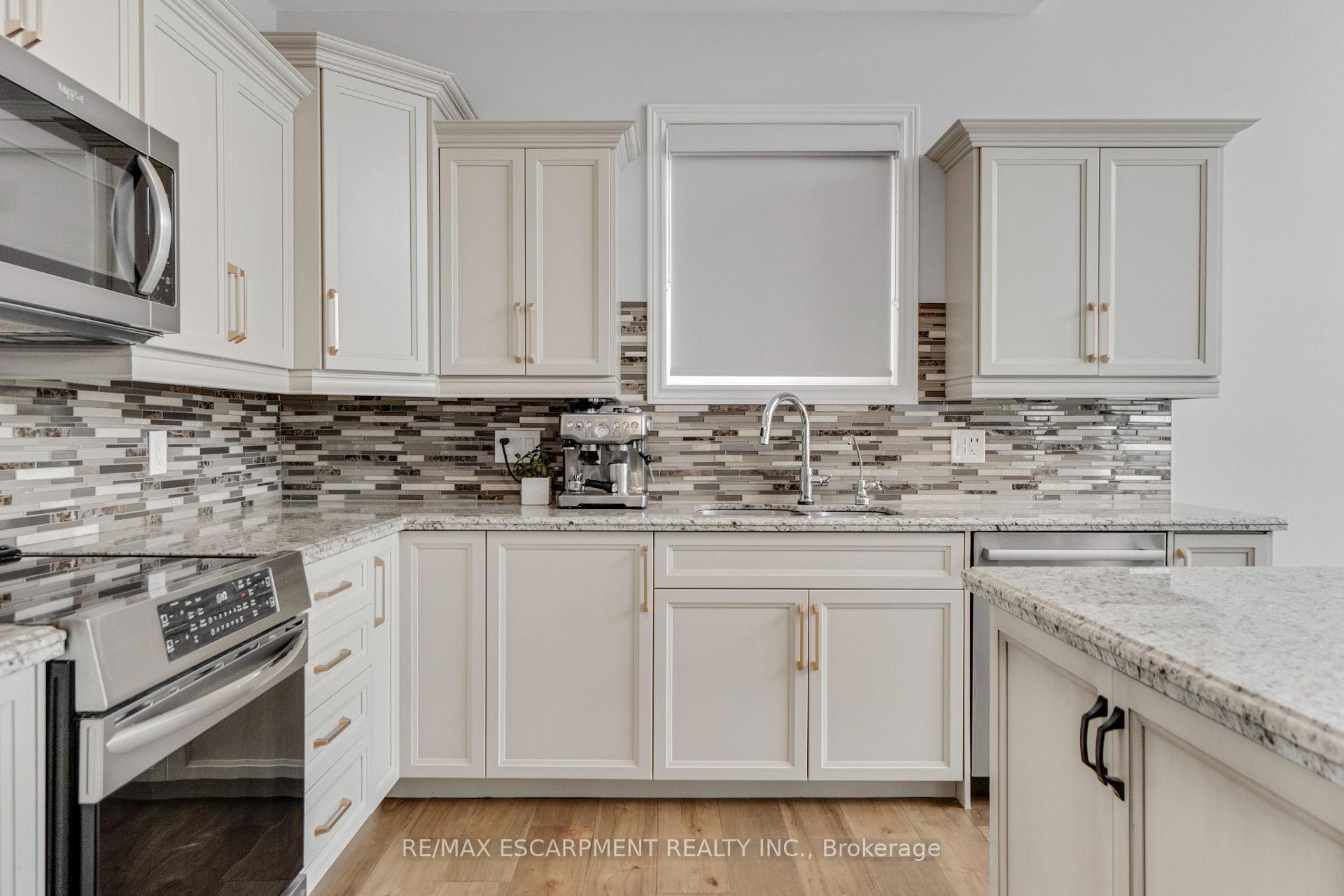 Photo 10 of 83 Frankfurt Street, Kitchener, Trussler — HOMEH