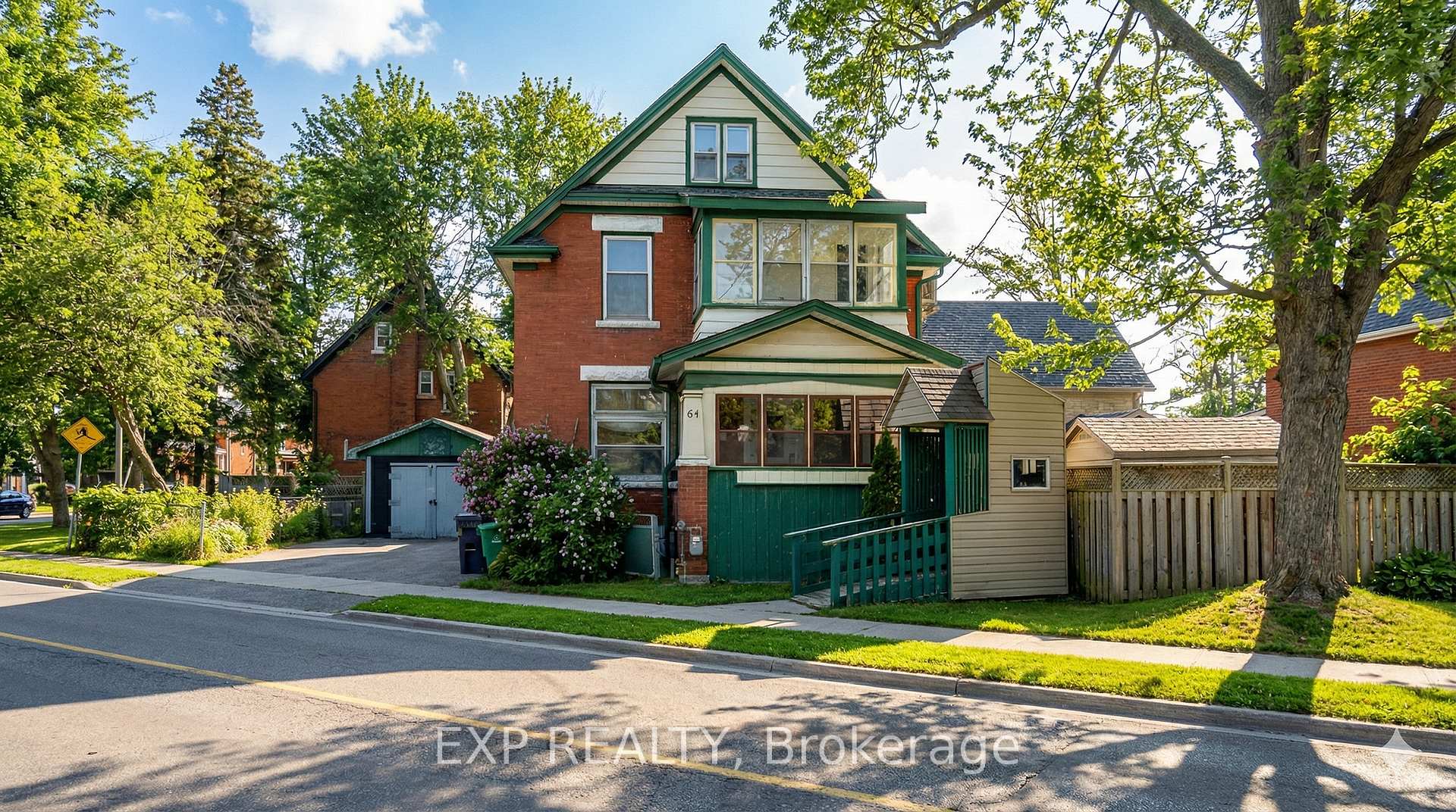 Photo of 64 Lancaster Street E