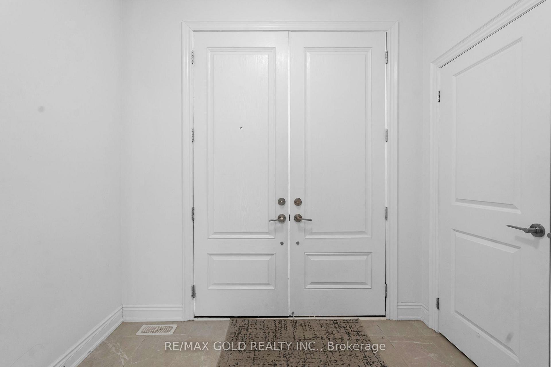 Photo 3 of 23 Bermondsey Way, Brampton, Bram West — HOMEH