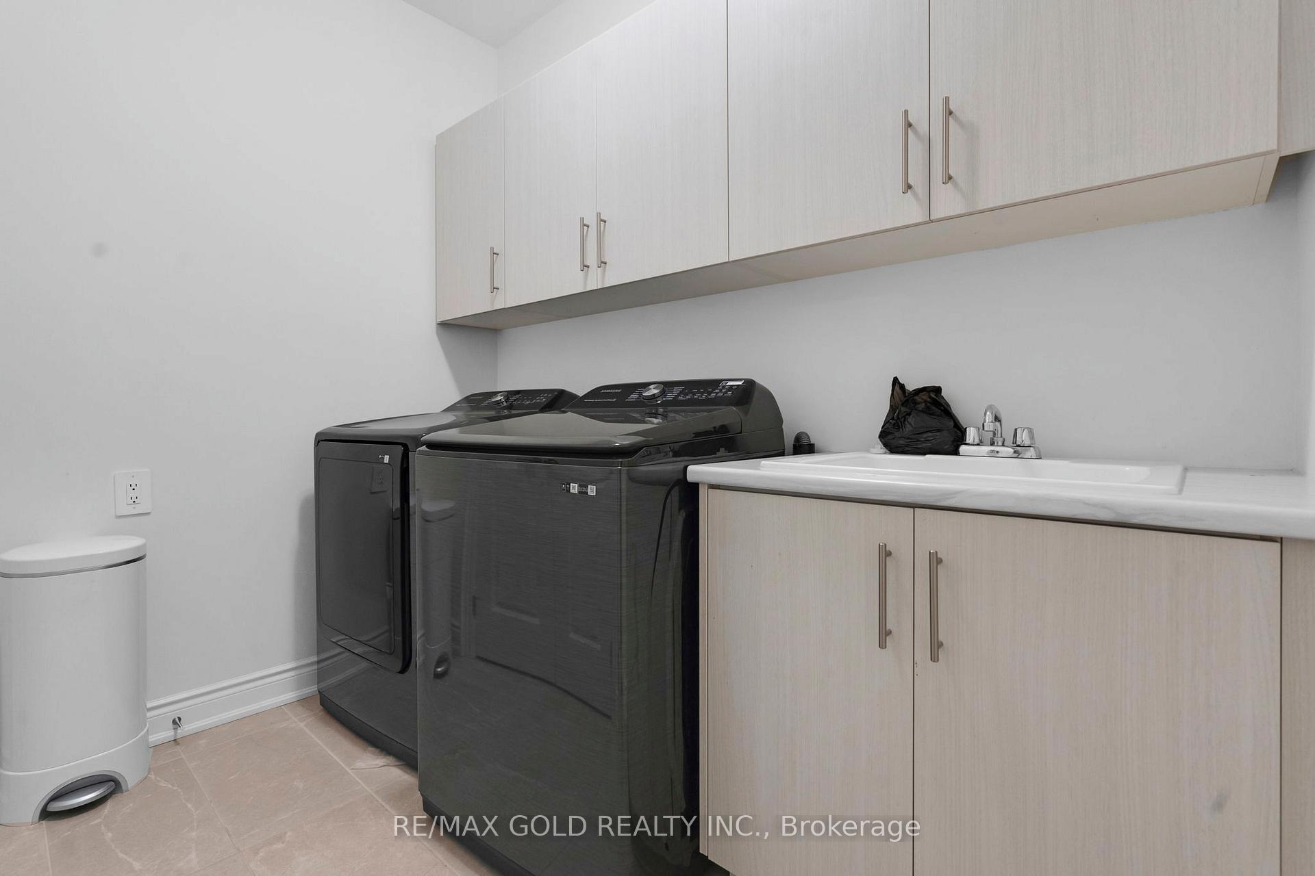 Photo 9 of 23 Bermondsey Way, Brampton, Bram West — HOMEH
