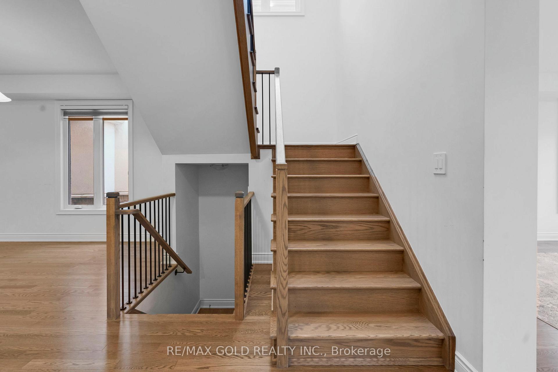 Photo 11 of 23 Bermondsey Way, Brampton, Bram West — HOMEH