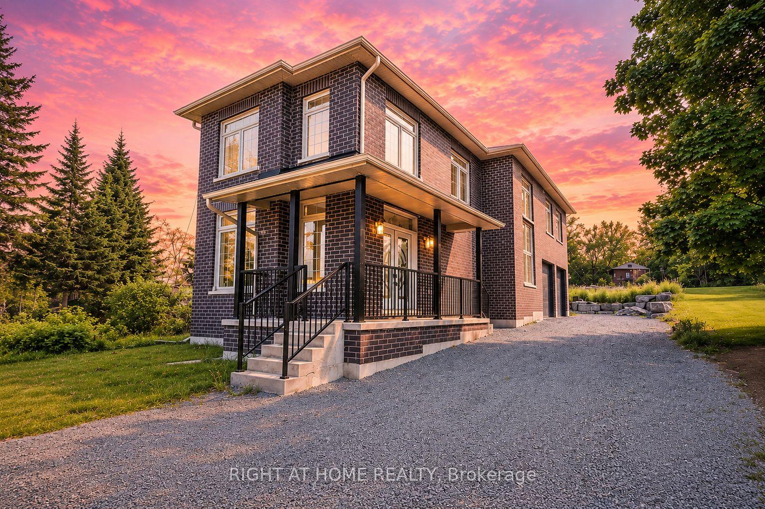 Photo of 637 Simcoe Street