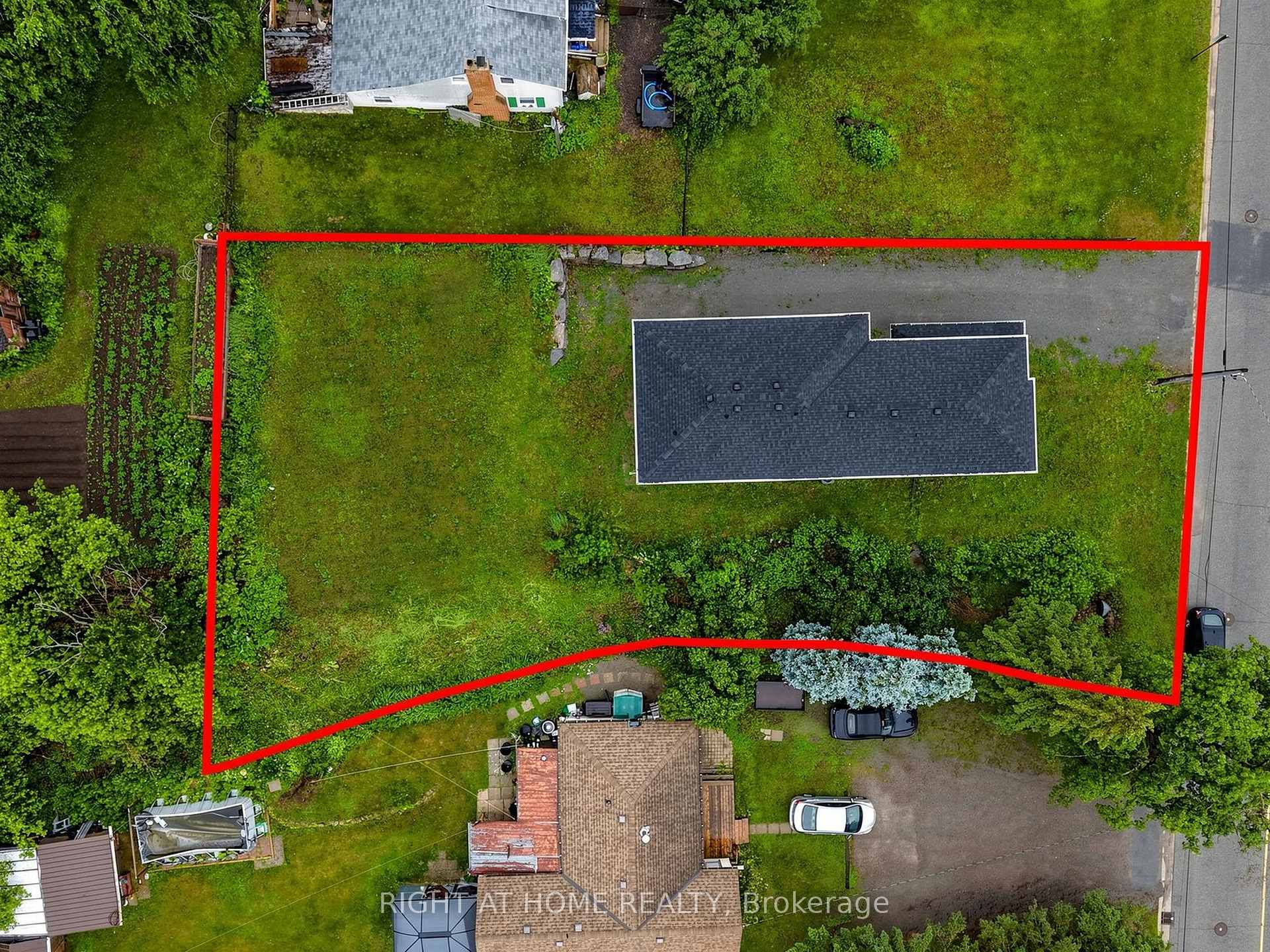Photo 16 of 637 Simcoe Street, Brock, Beaverton — HOMEH