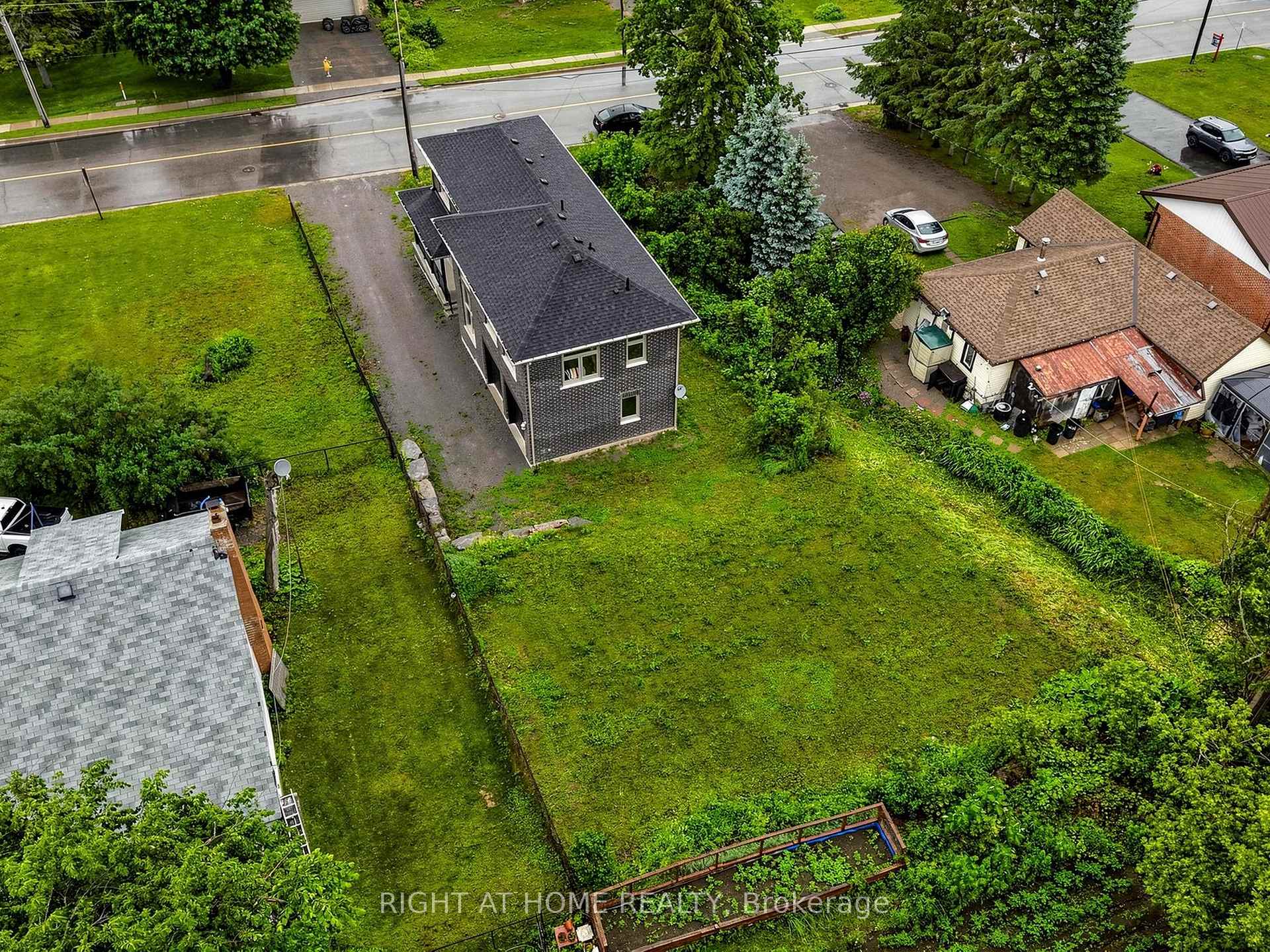 Photo 18 of 637 Simcoe Street, Brock, Beaverton — HOMEH