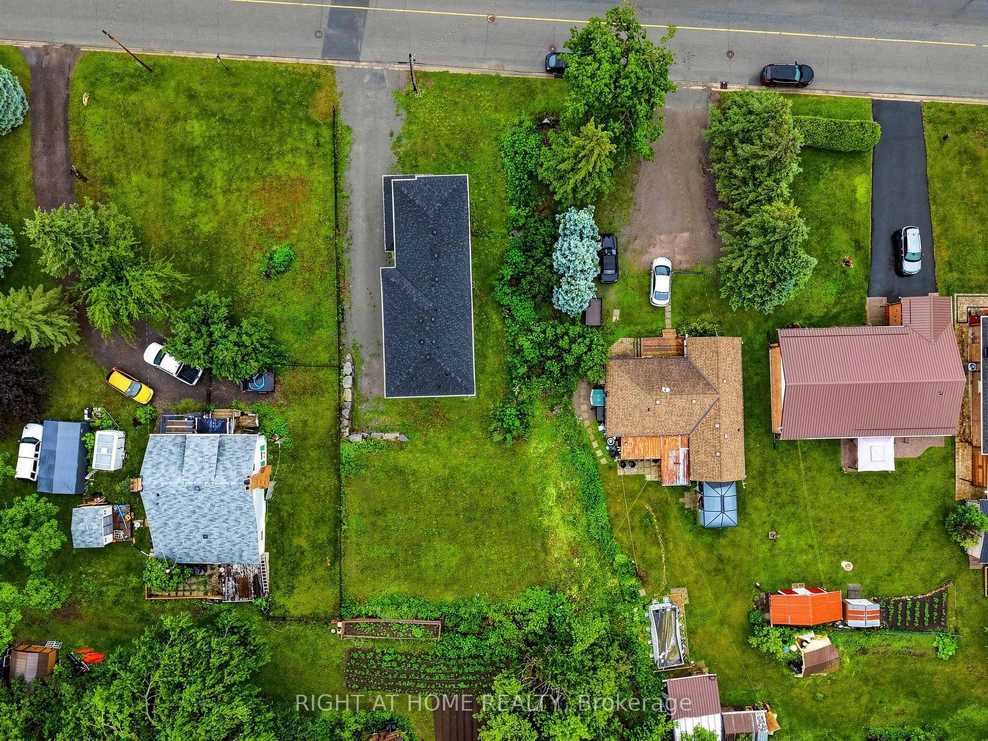 Photo 22 of 637 Simcoe Street, Brock, Beaverton — HOMEH