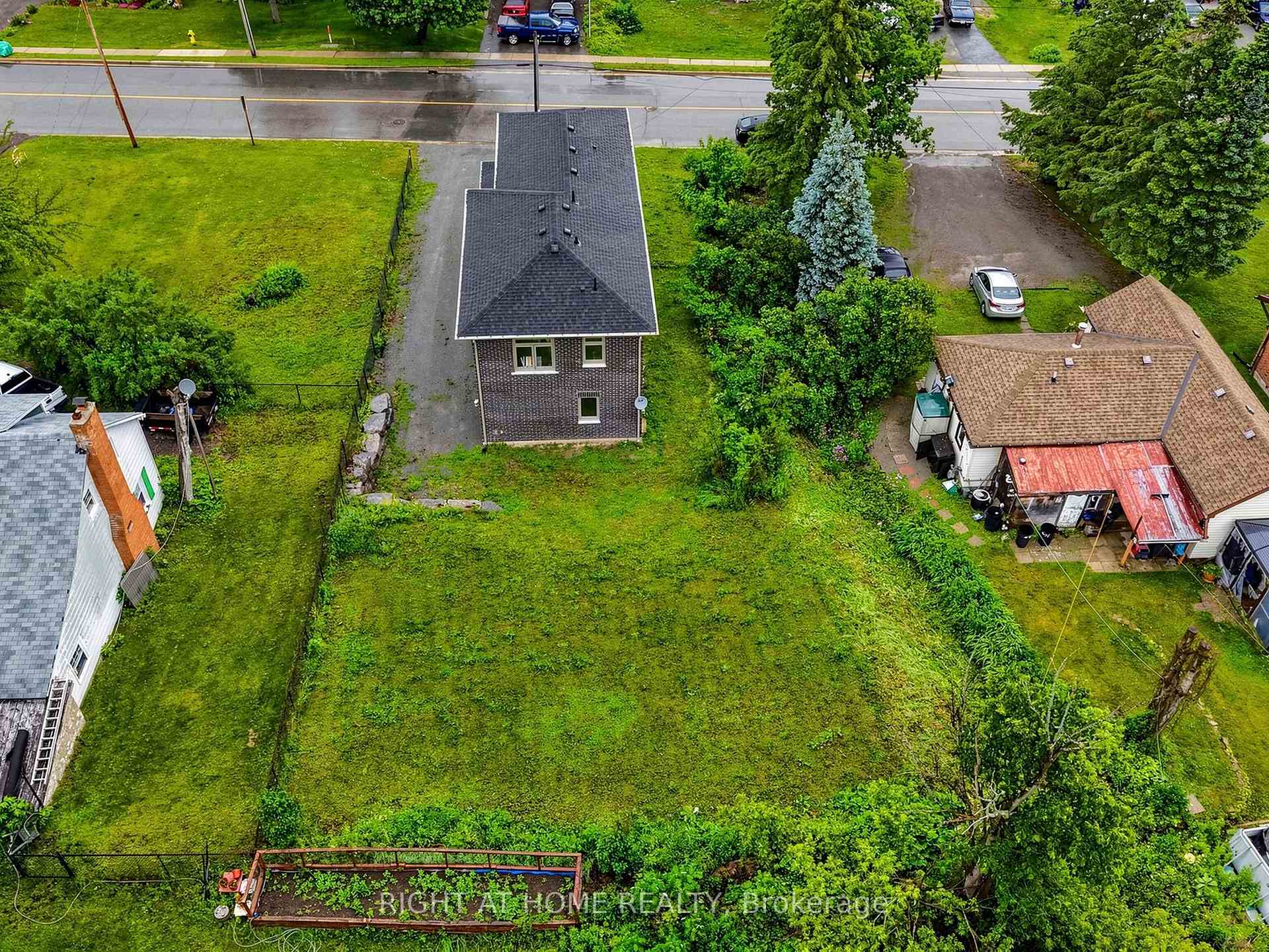 Photo 23 of 637 Simcoe Street, Brock, Beaverton — HOMEH