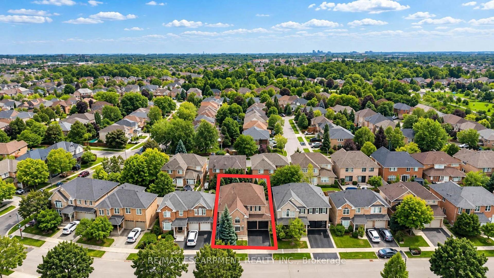 Photo 2 of 1396 Thorncrest Crescent, Oakville, West Oak Trails — HOMEH
