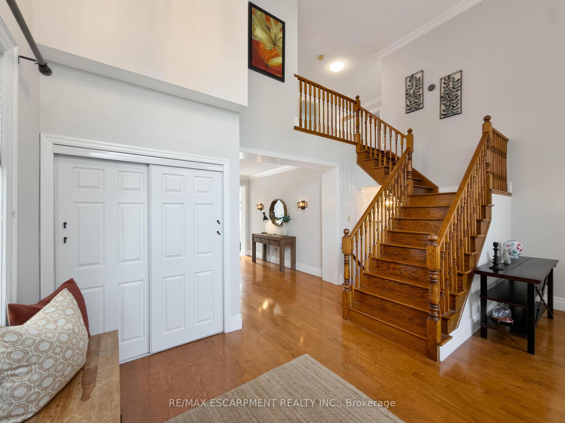 Photo 6 of 1396 Thorncrest Crescent, Oakville, West Oak Trails — HOMEH