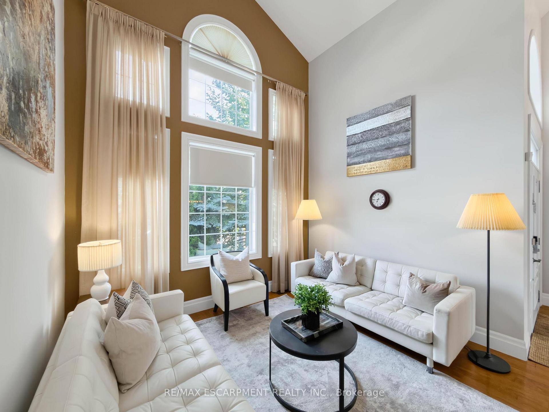 Photo 8 of 1396 Thorncrest Crescent, Oakville, West Oak Trails — HOMEH
