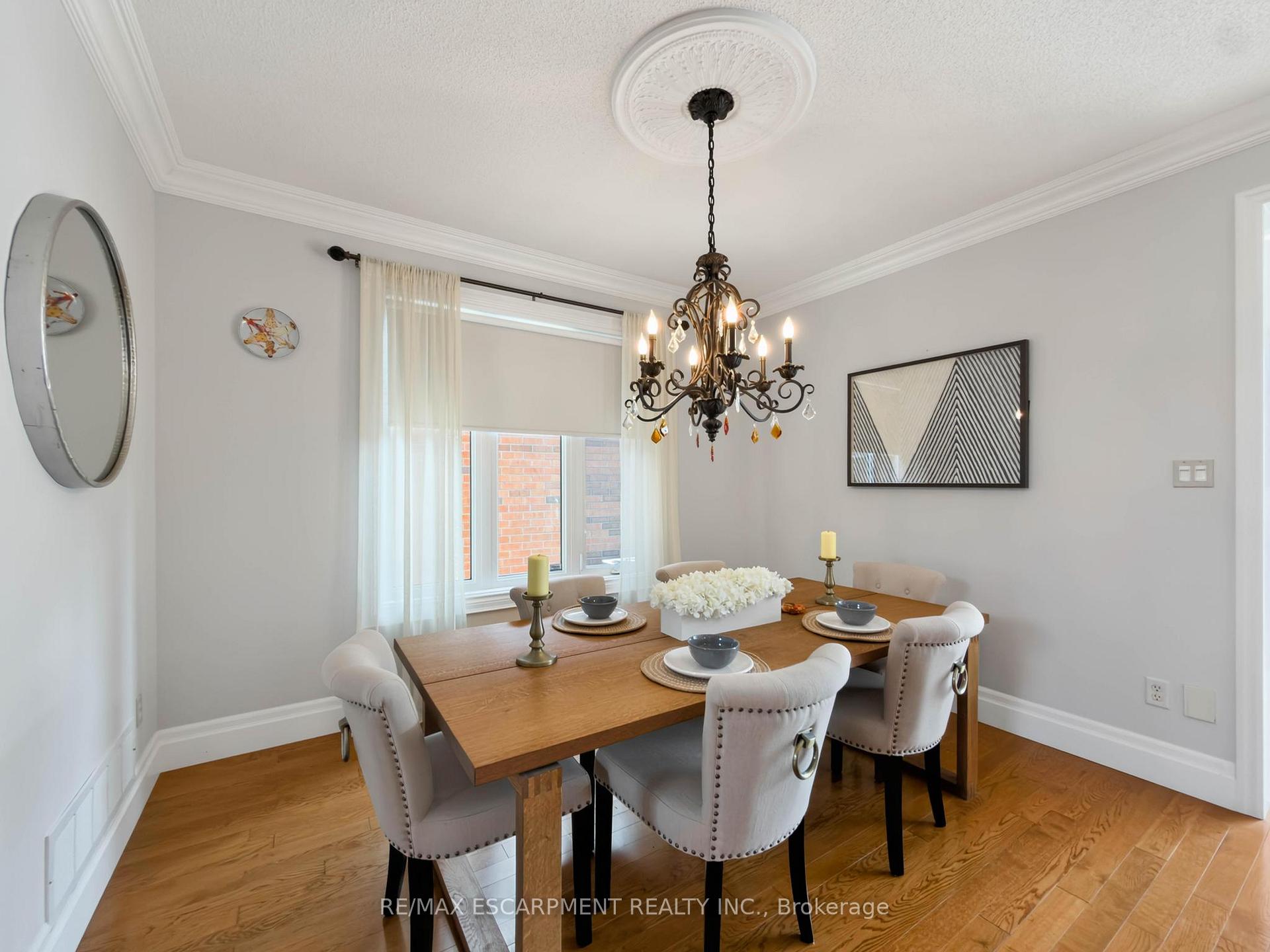Photo 10 of 1396 Thorncrest Crescent, Oakville, West Oak Trails — HOMEH
