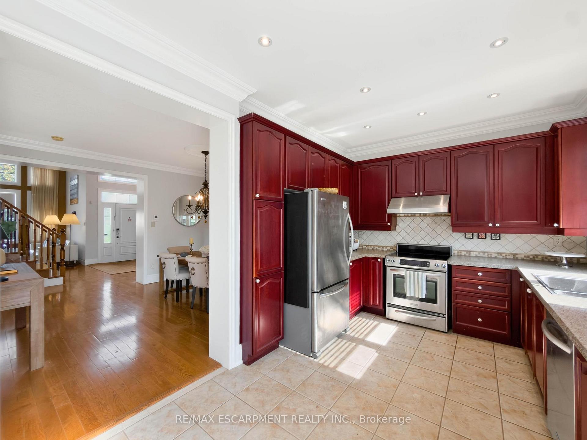 Photo 12 of 1396 Thorncrest Crescent, Oakville, West Oak Trails — HOMEH