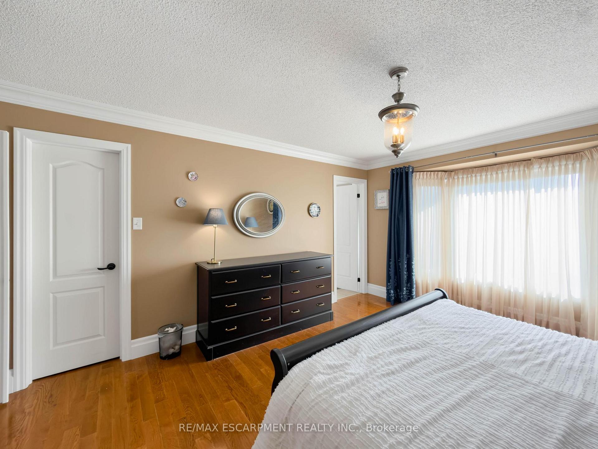 Photo 24 of 1396 Thorncrest Crescent, Oakville, West Oak Trails — HOMEH
