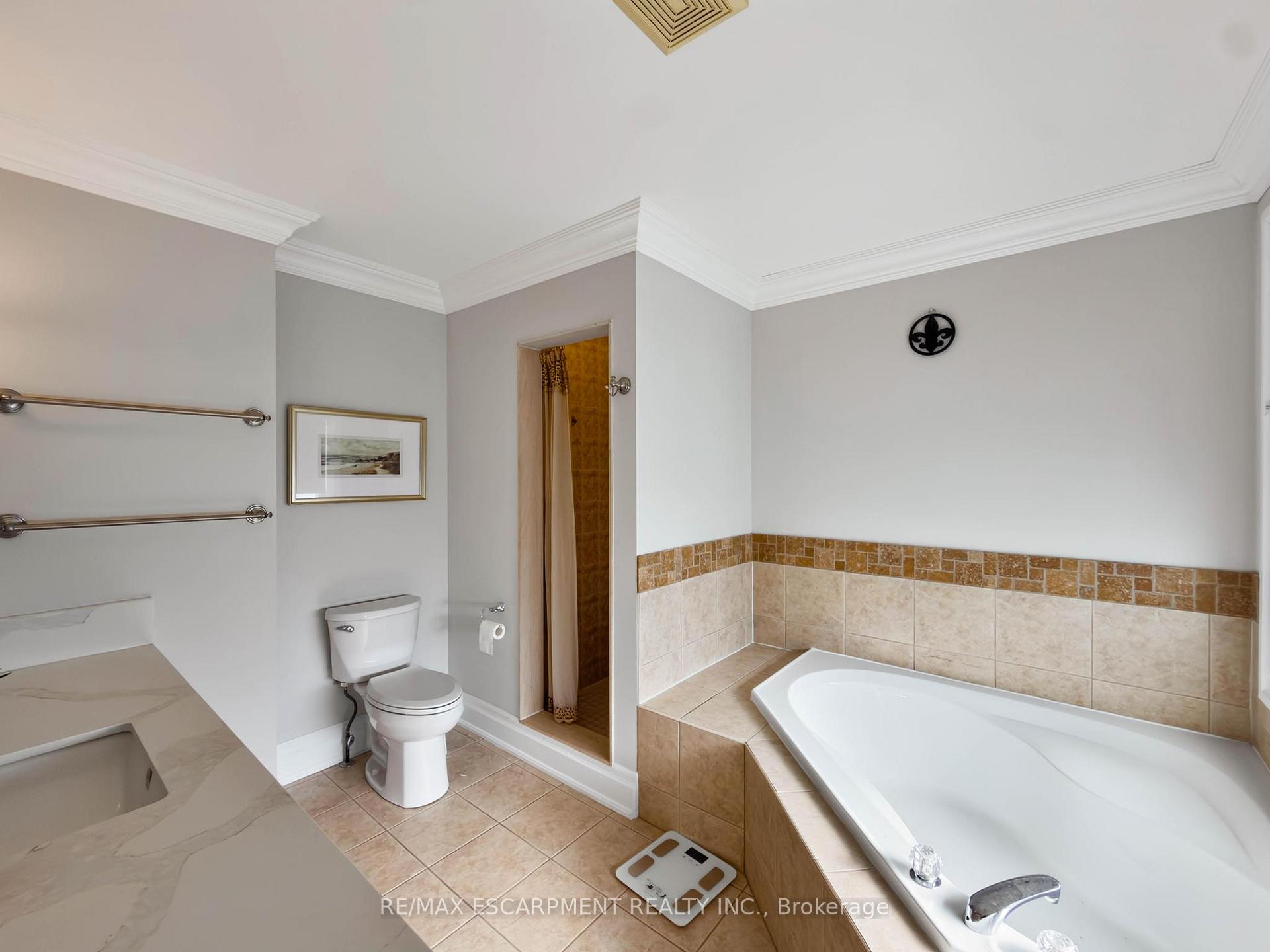 Photo 25 of 1396 Thorncrest Crescent, Oakville, West Oak Trails — HOMEH